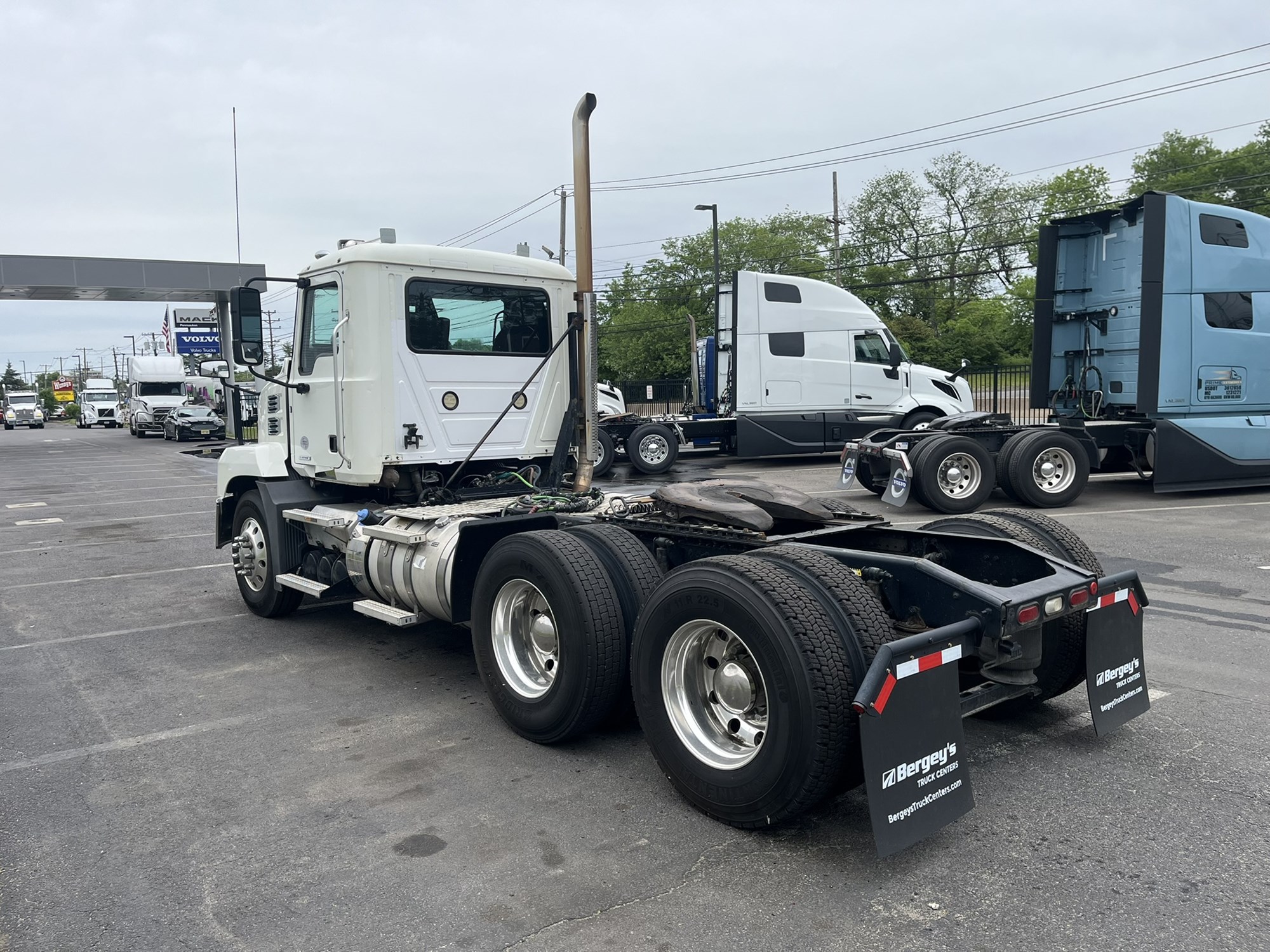 2020 MACK AN64T - image 6 of 6