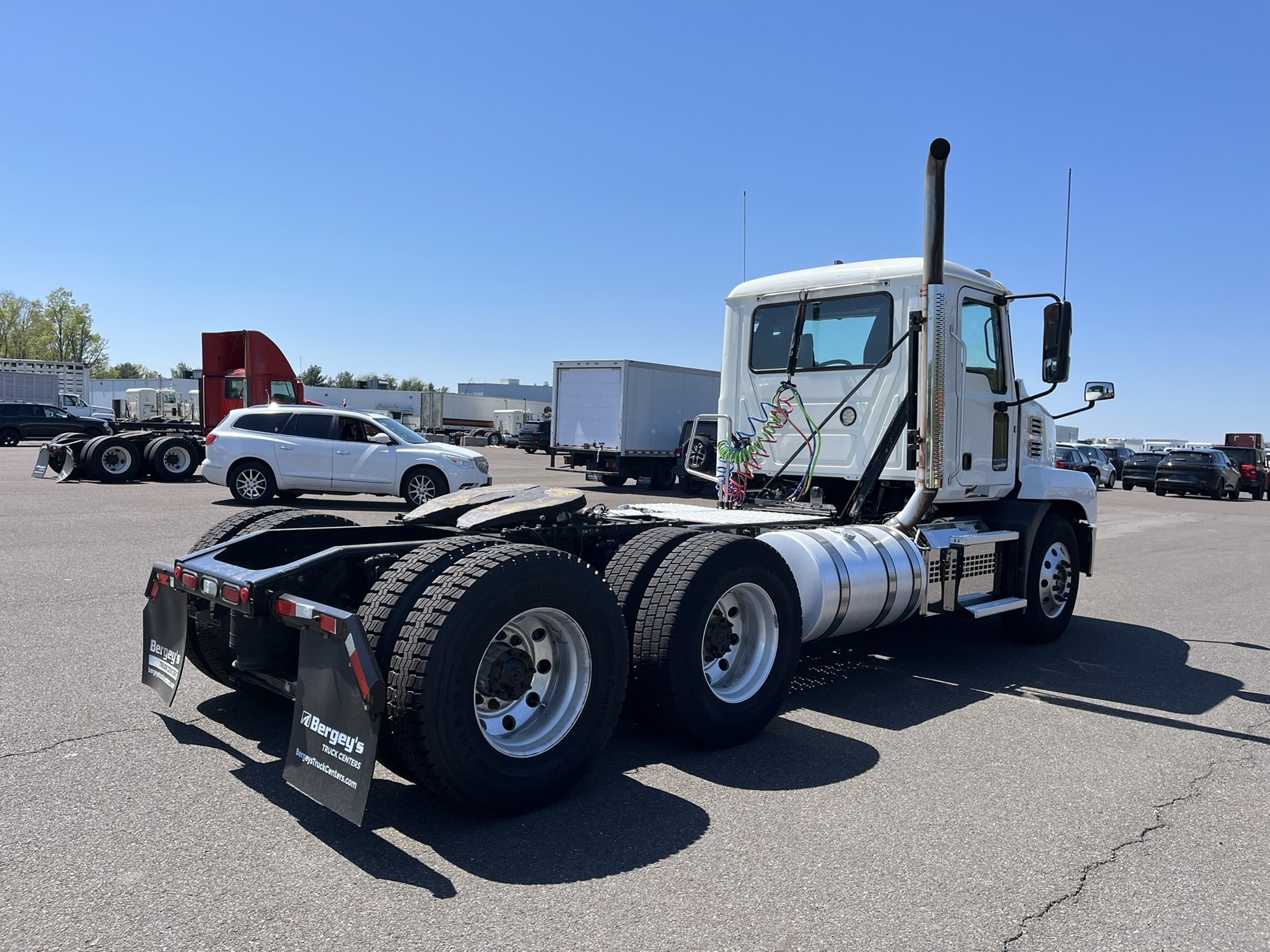 2020 MACK AN64T - image 4 of 6