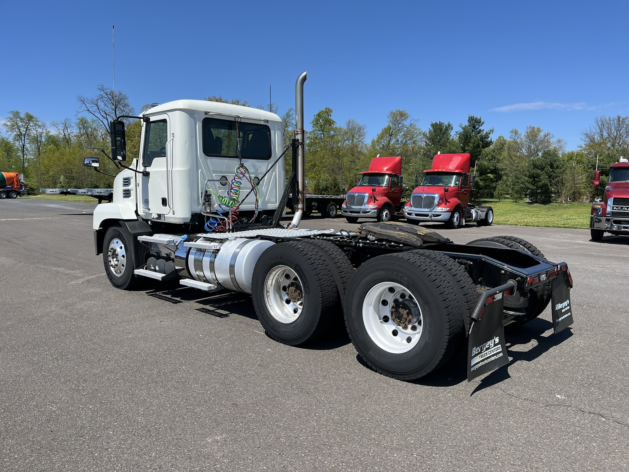 2020 MACK AN64T - image 6 of 6