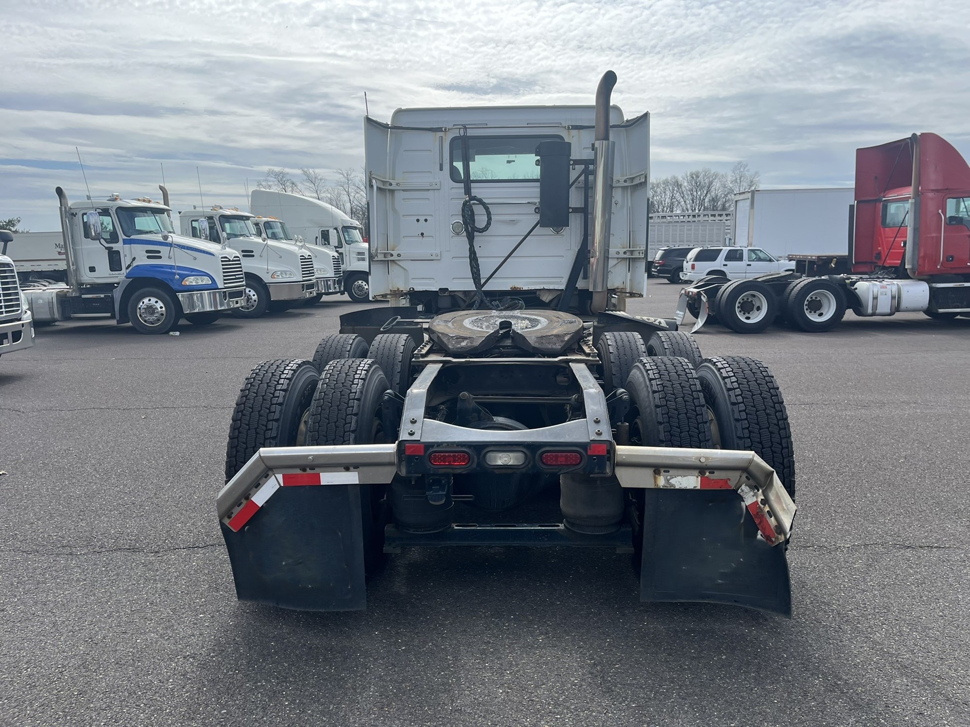 2014 VOLVO VN - image 5 of 6