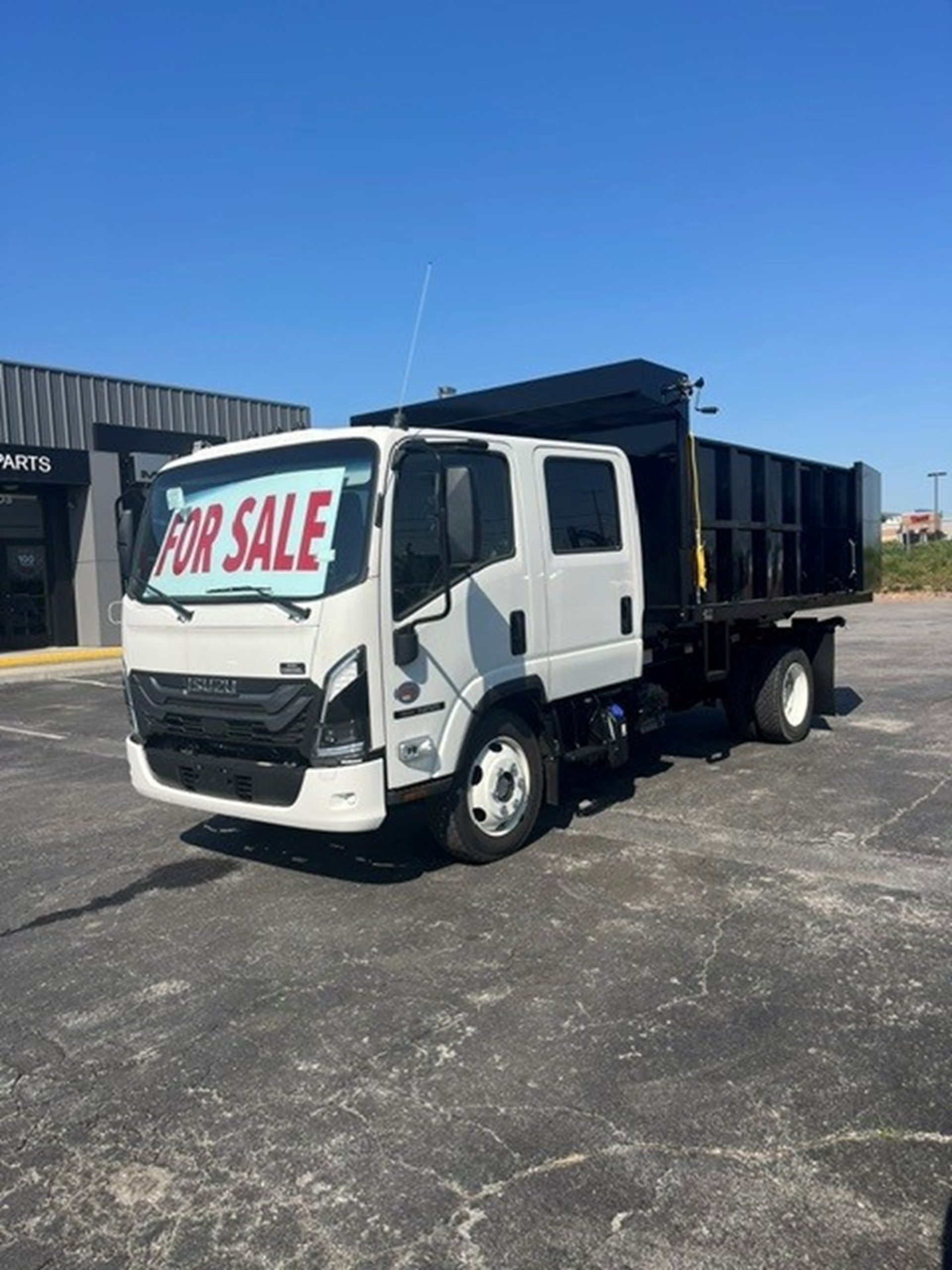2025 ISUZU NRR - image 1 of 6
