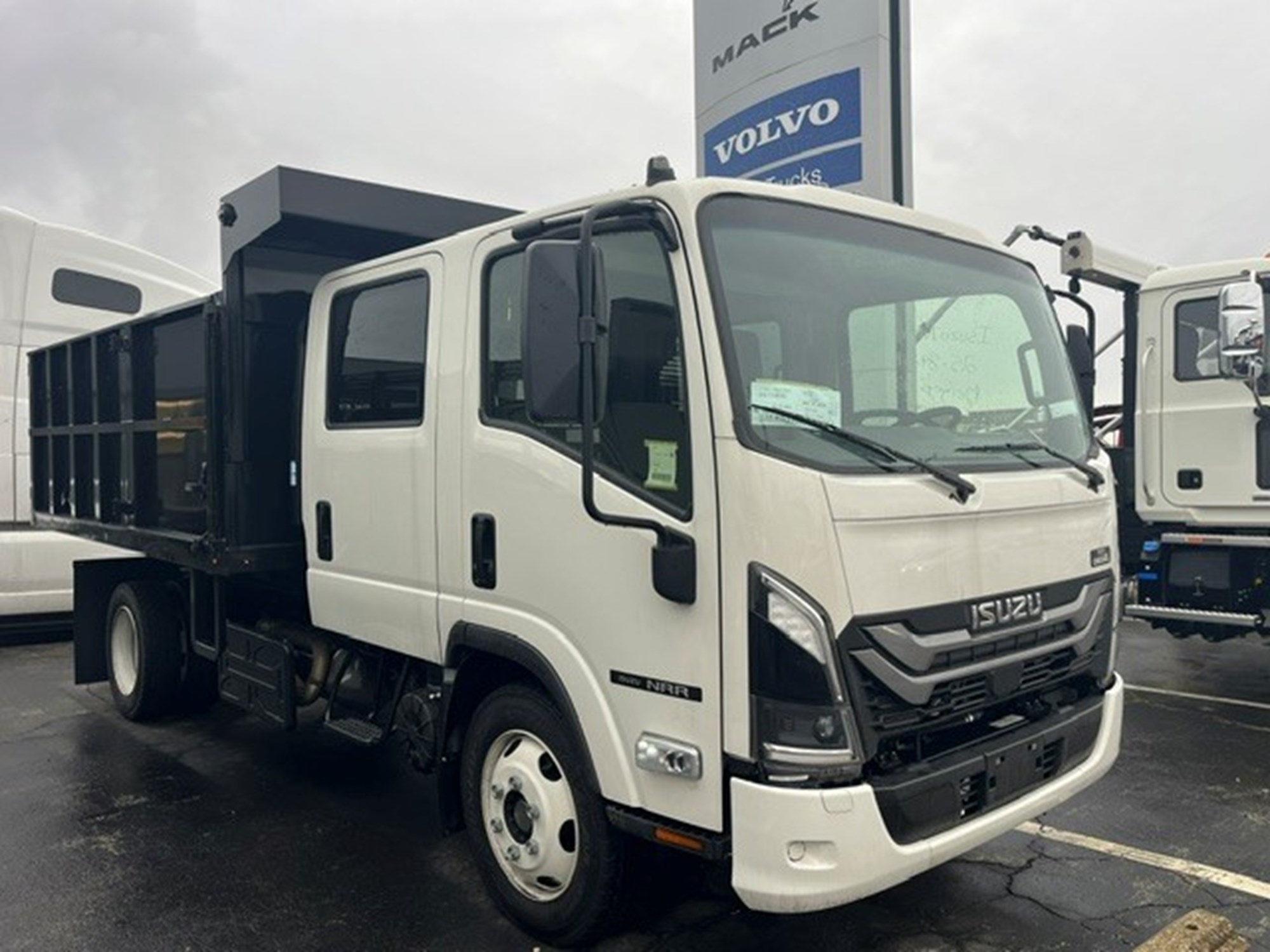 2025 ISUZU NRR - image 2 of 6