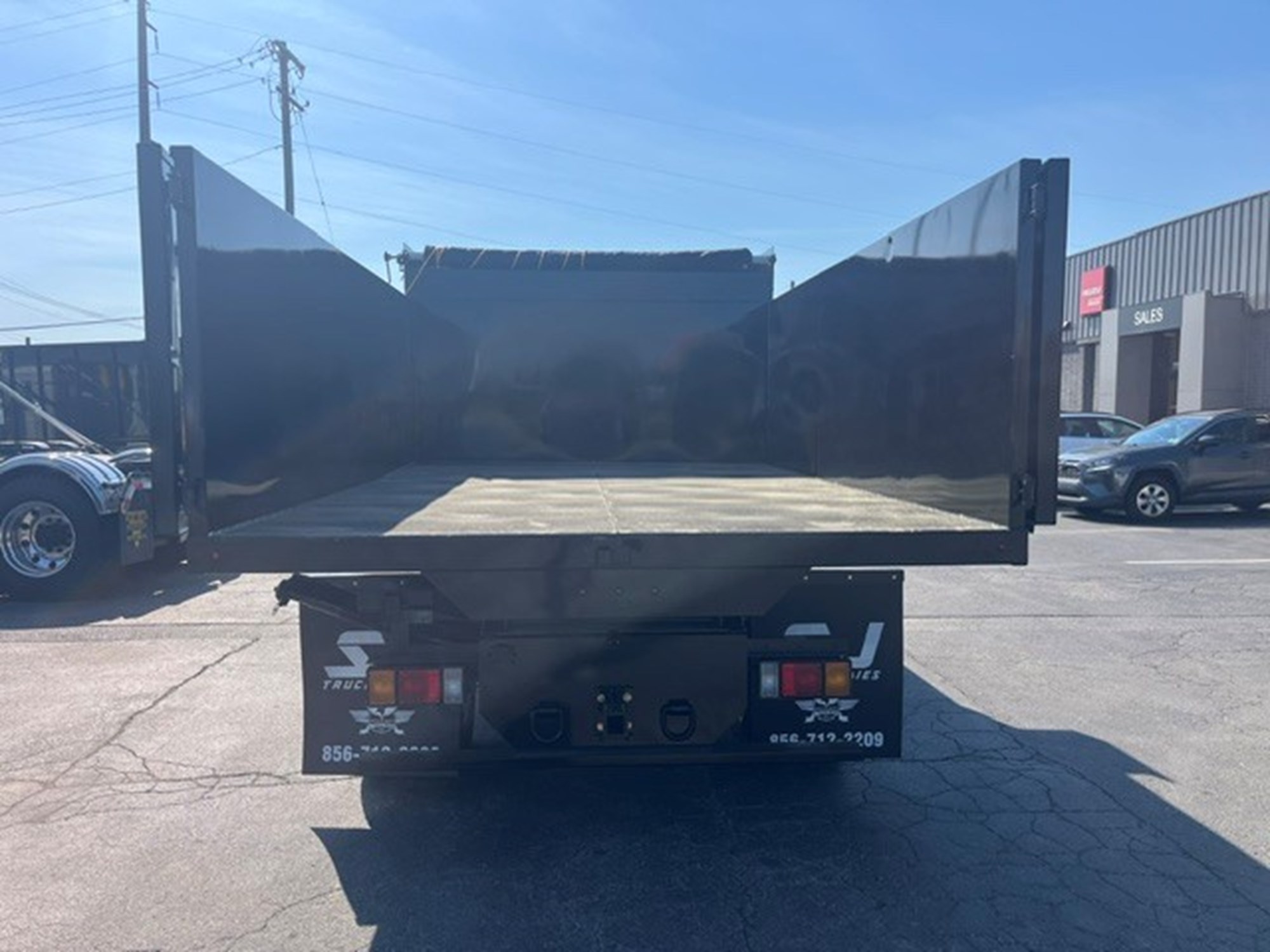 2025 ISUZU NRR - image 3 of 6