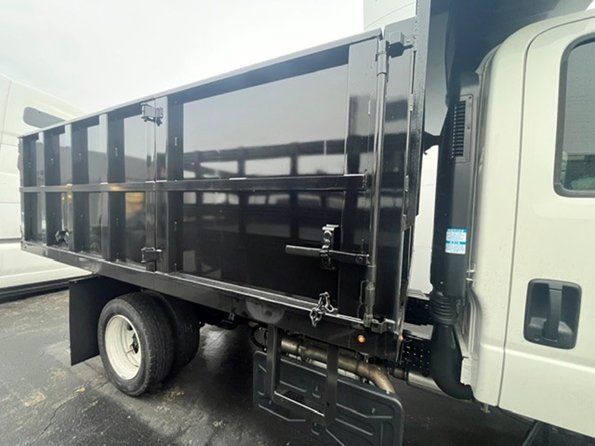 2025 ISUZU NRR - image 3 of 6