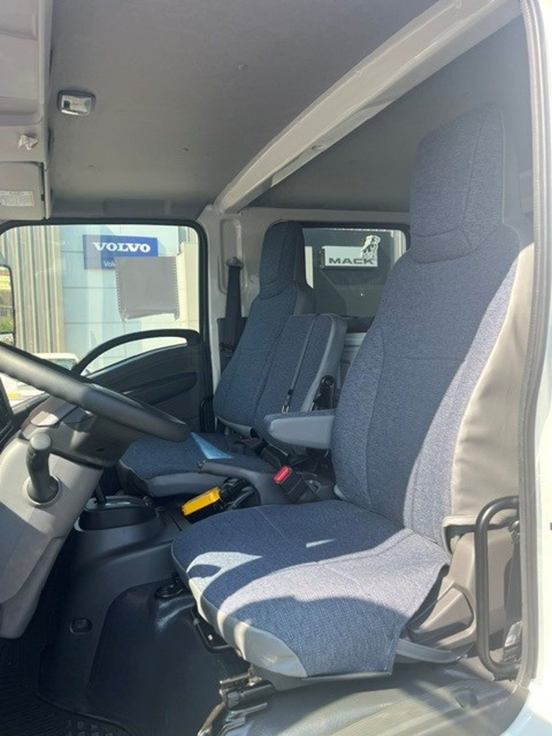 2025 ISUZU NRR - image 6 of 6