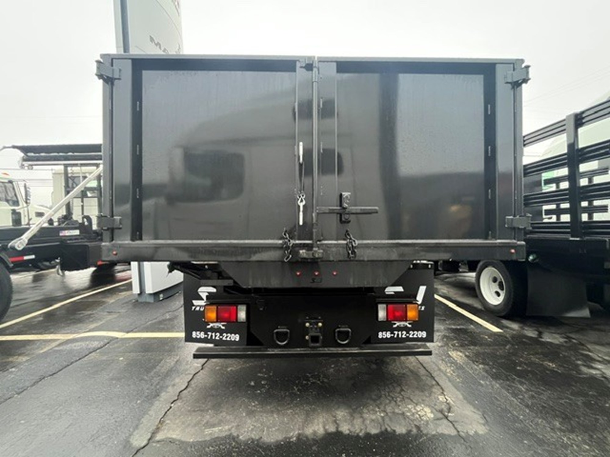2025 ISUZU NRR - image 6 of 6