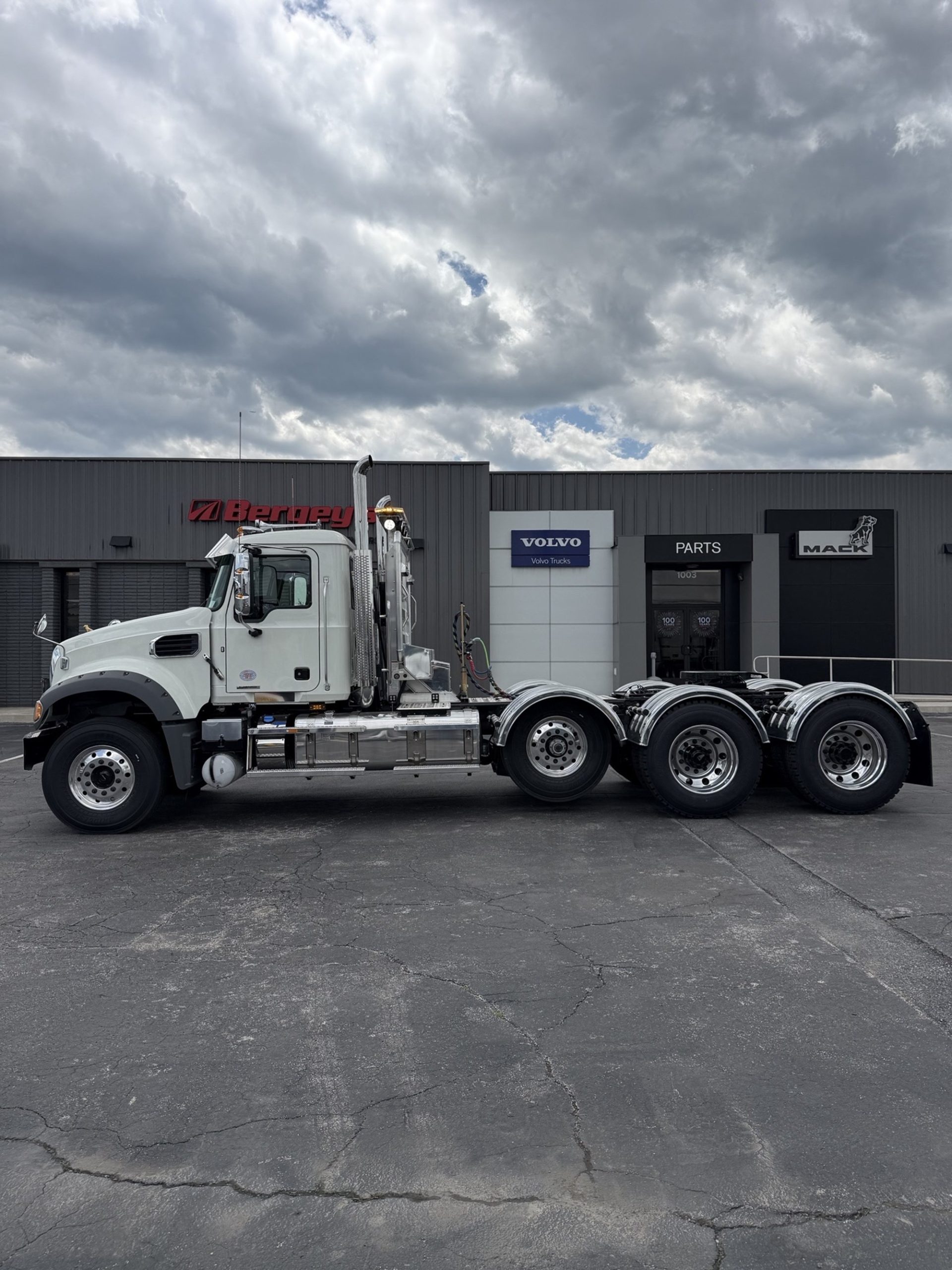 2026 Mack Granite in Conshohocken, PA — photo 2