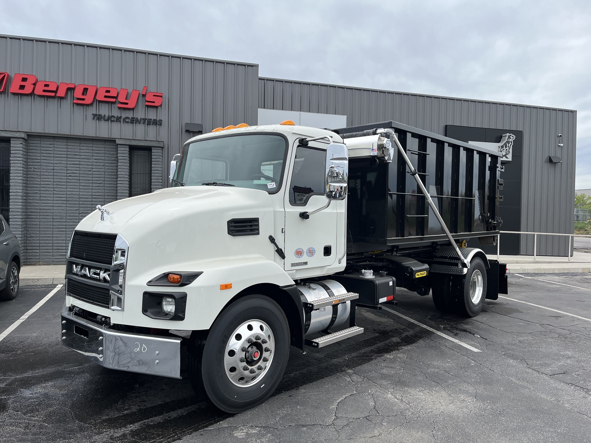 2026 MACK MD742 - image 1 of 6