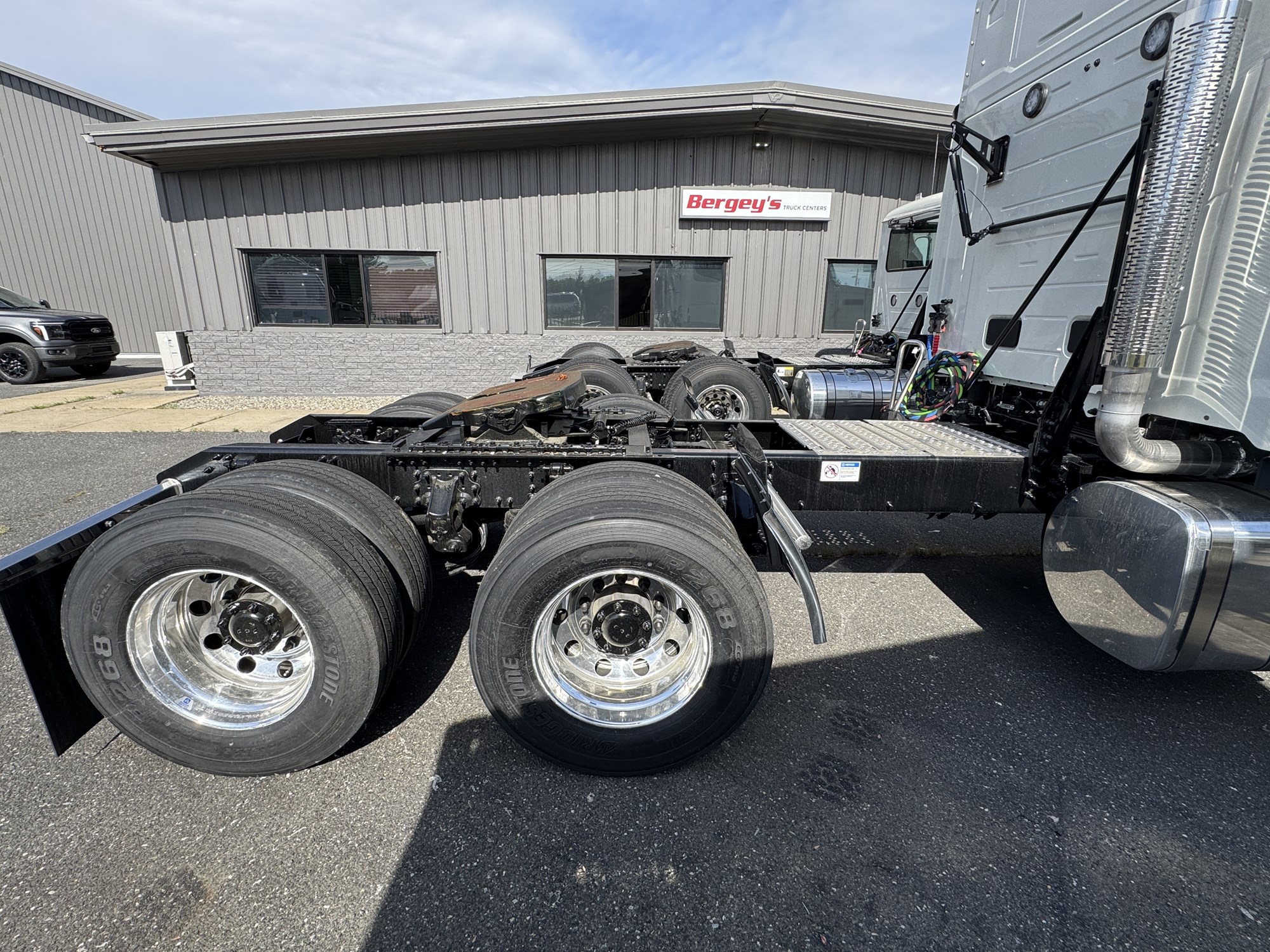 2027 MACK ANTHEM GEN2 64T - image 4 of 6