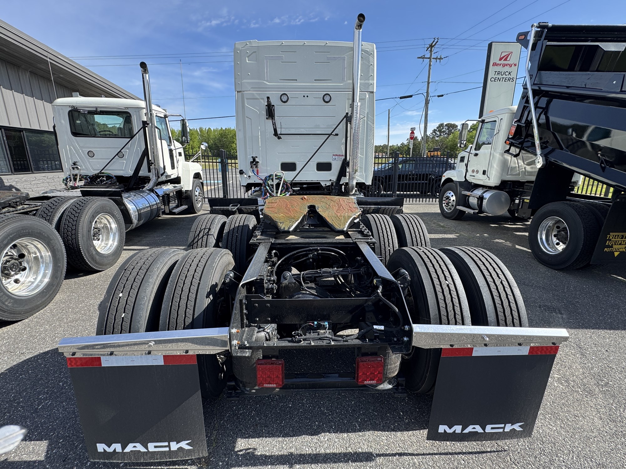 2027 MACK ANTHEM GEN2 64T - image 5 of 6