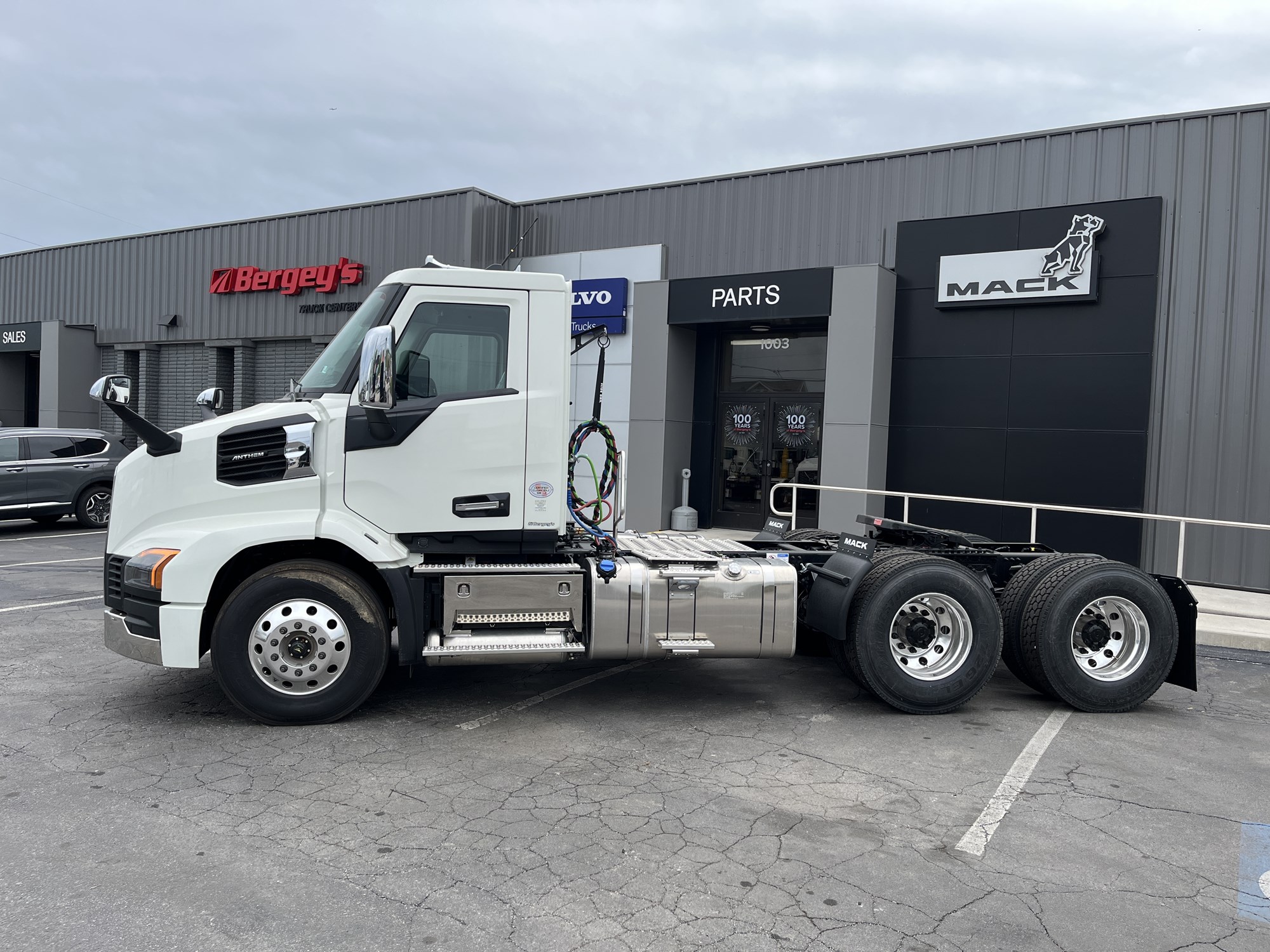 2027 MACK ANTHEM GEN2 64T 2027 MACK ANTHEM GEN2 64T - image 2 of 6