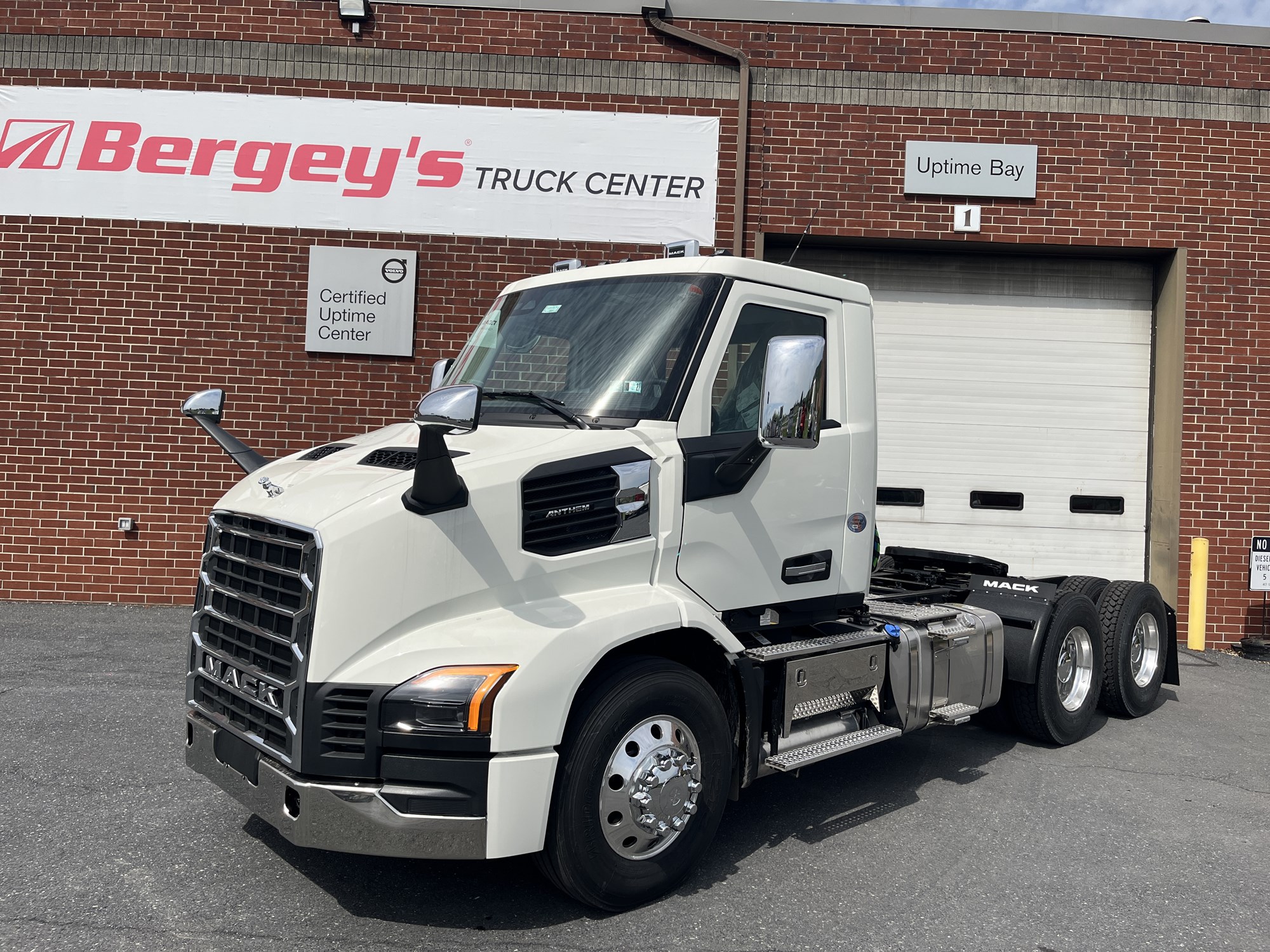 2027 MACK ANTHEM GEN2 64T - image 1 of 6