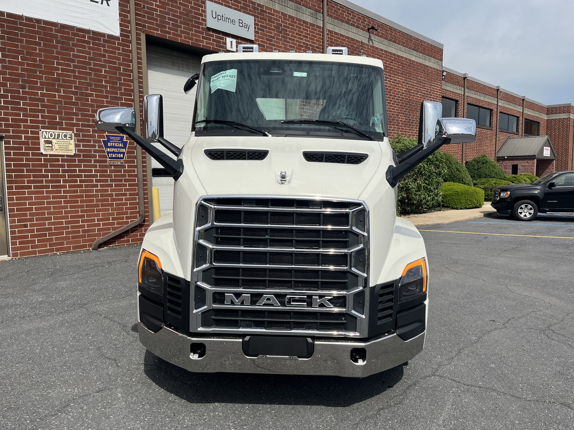 2027 MACK ANTHEM GEN2 64T - image 2 of 6