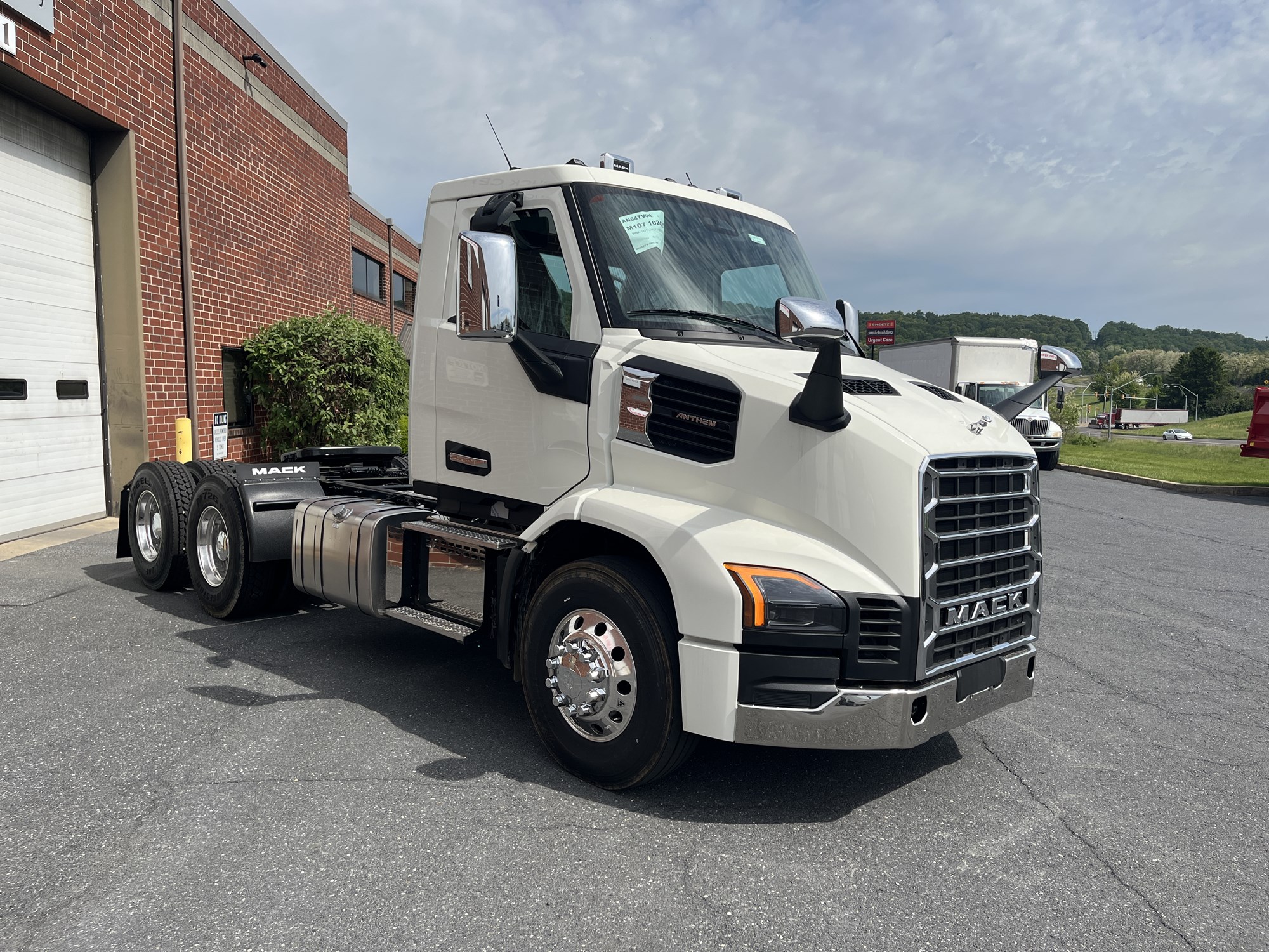 2027 MACK ANTHEM GEN2 64T - image 3 of 6