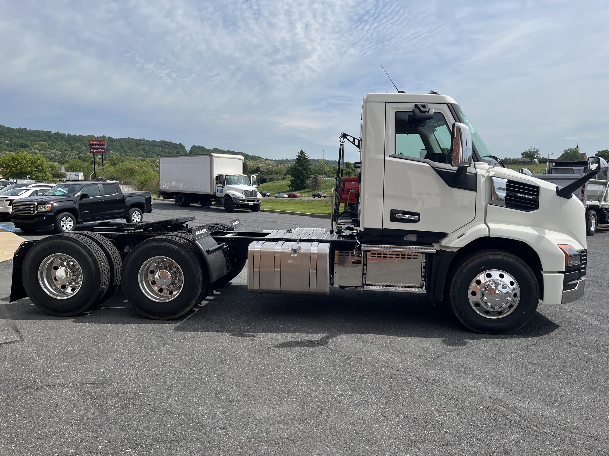 2027 MACK ANTHEM GEN2 64T - image 4 of 6