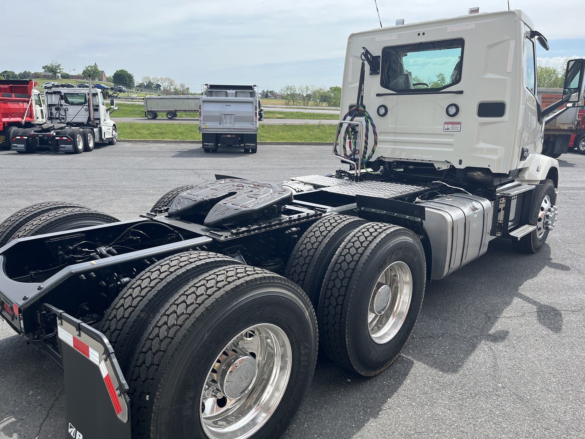 2027 MACK ANTHEM GEN2 64T - image 5 of 6