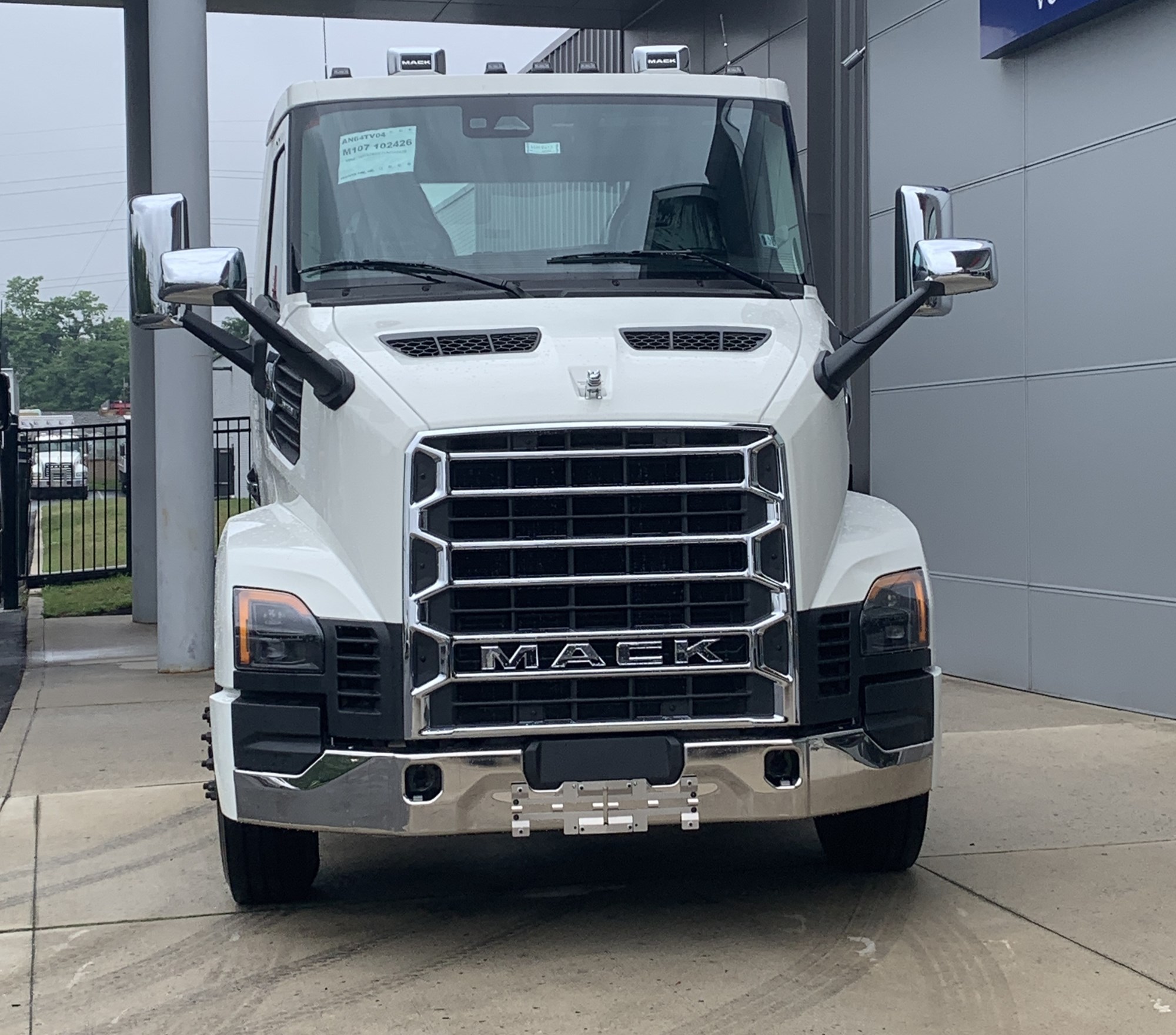2027 MACK ANTHEM GEN2 64T 2027 MACK ANTHEM GEN2 64T - image 1 of 1