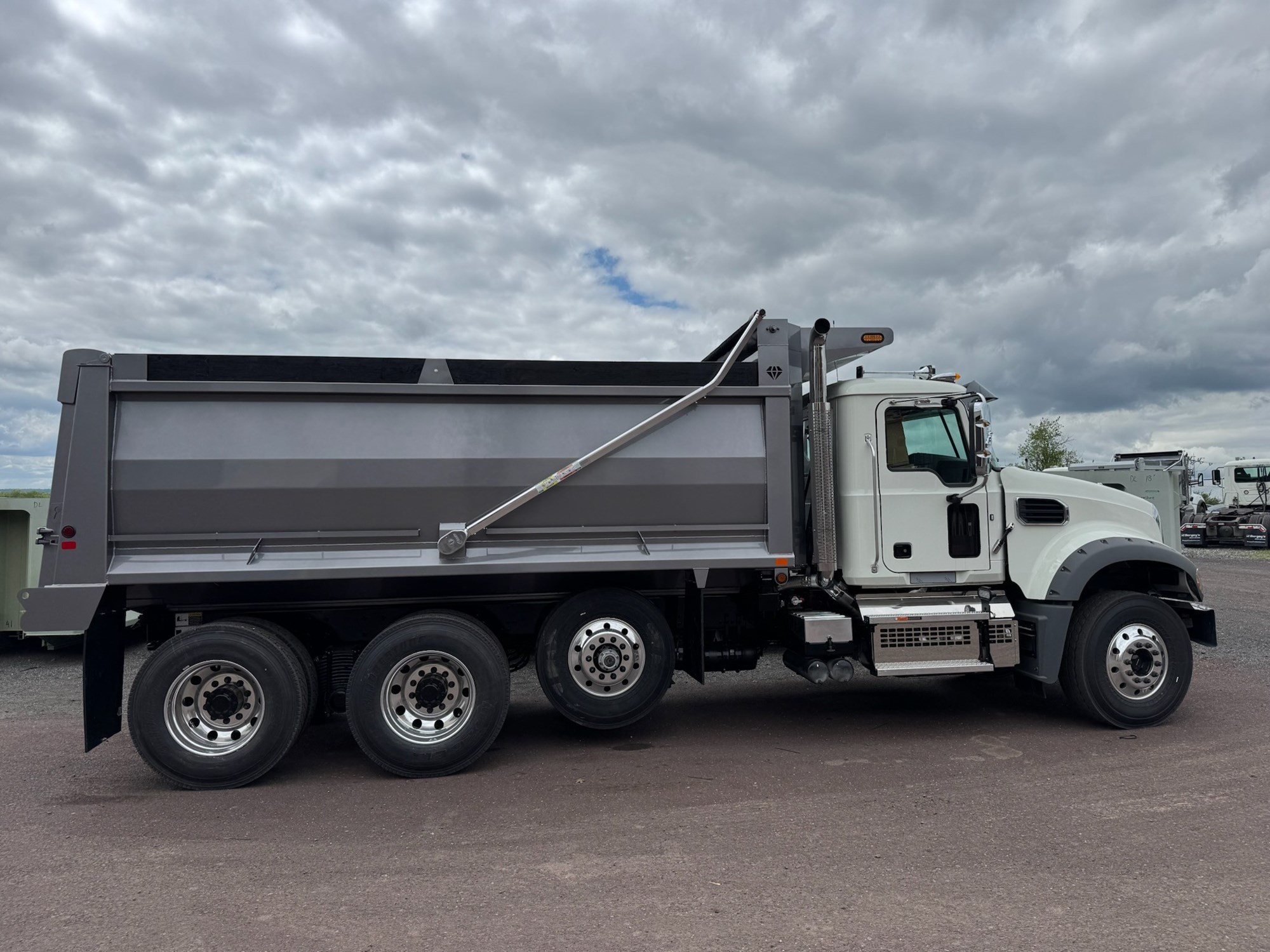 2027 MACK Granite 64FR - image 1 of 1