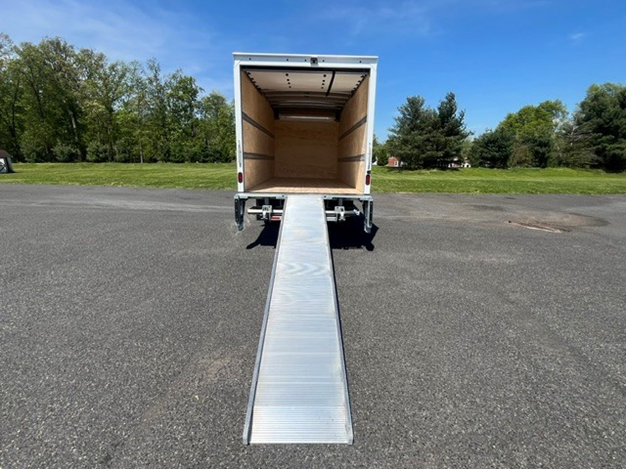 2025 ISUZU NRR GAS - image 5 of 6