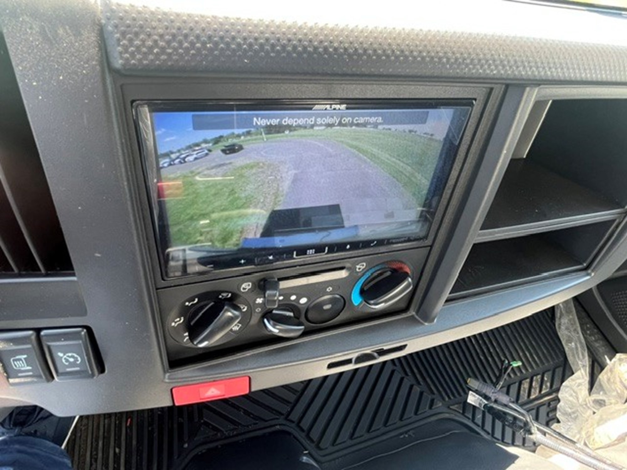 2025 ISUZU NRR GAS - image 6 of 6