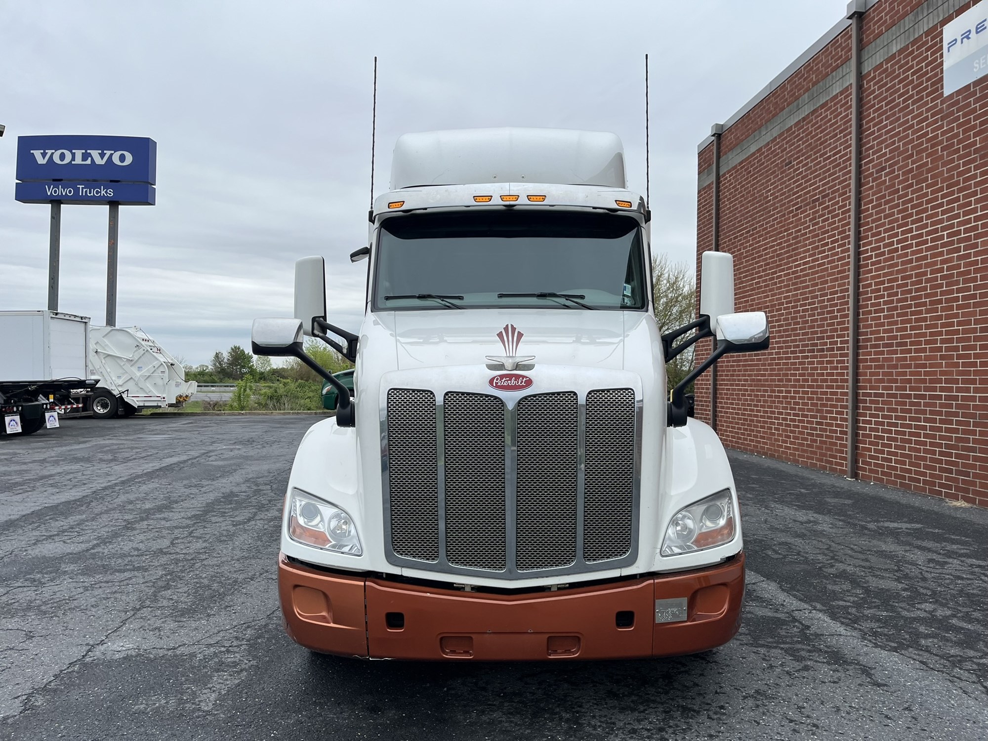 2022 Peterbilt 579 - image 2 of 6