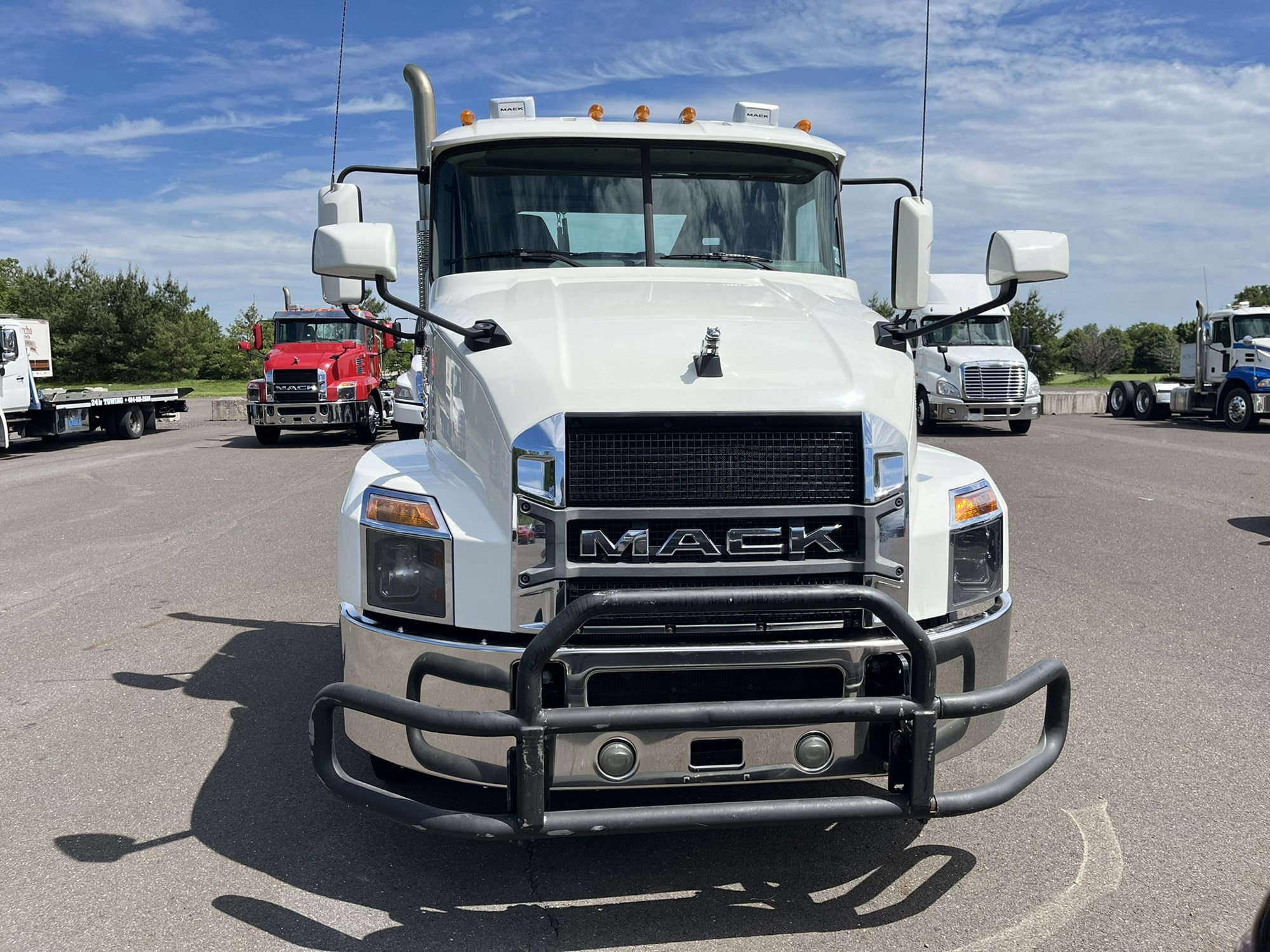 2019 MACK AN64T 2019 MACK AN64T - image 2 of 6