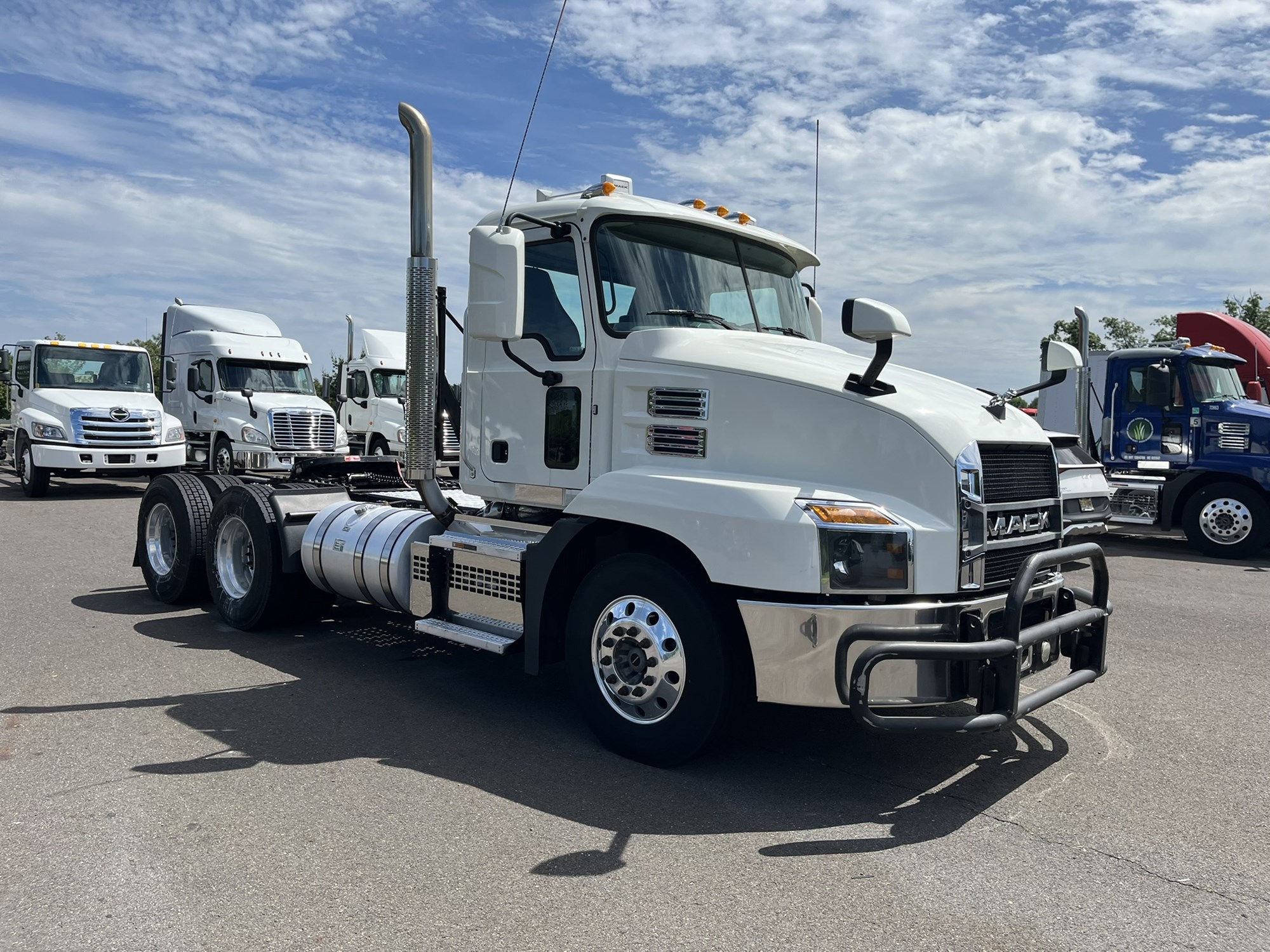 2019 MACK AN64T 2019 MACK AN64T - image 3 of 6