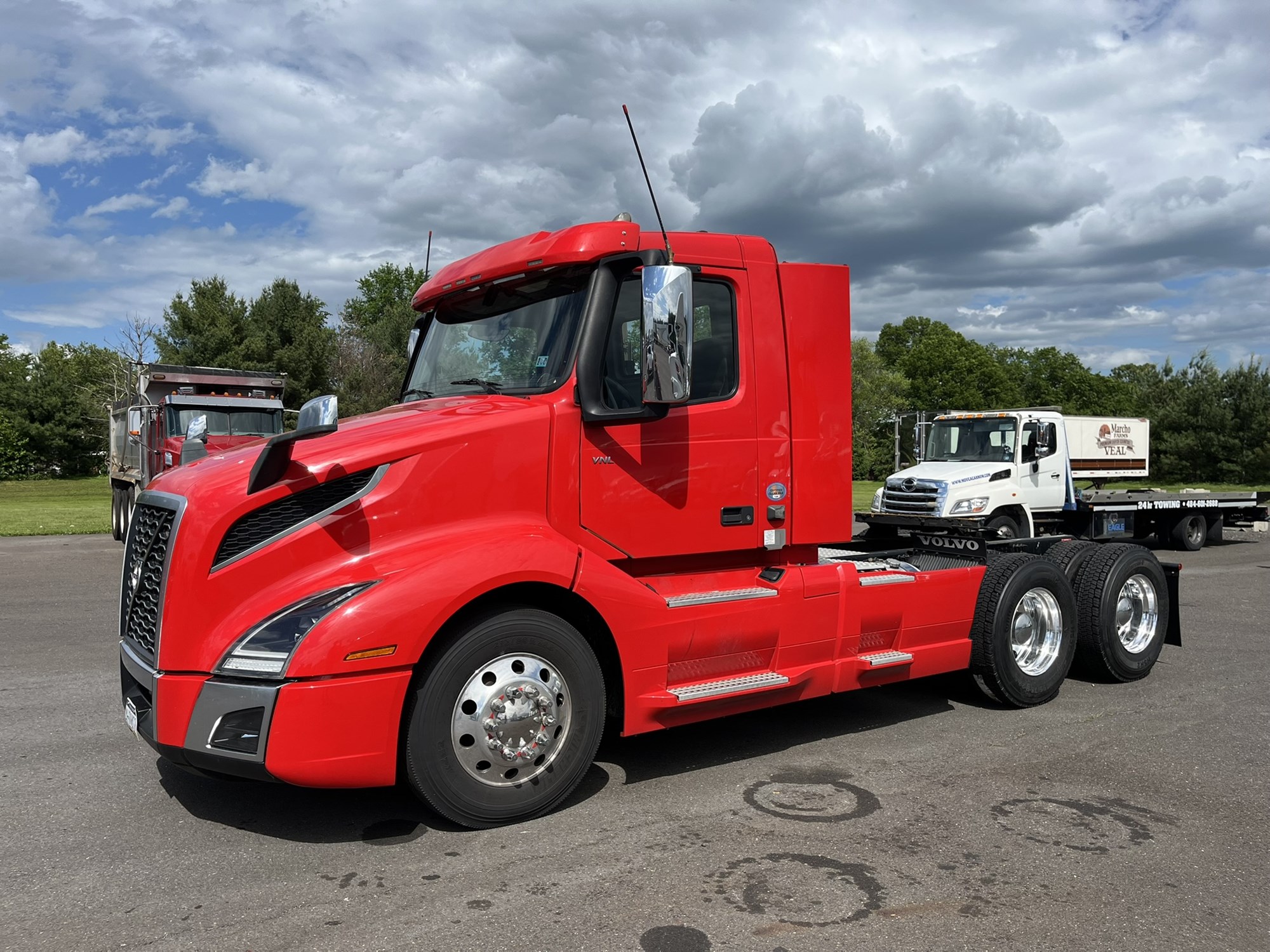 2023 VOLVO VNL64T N 2023 VOLVO VNL64T N - image 1 of 6