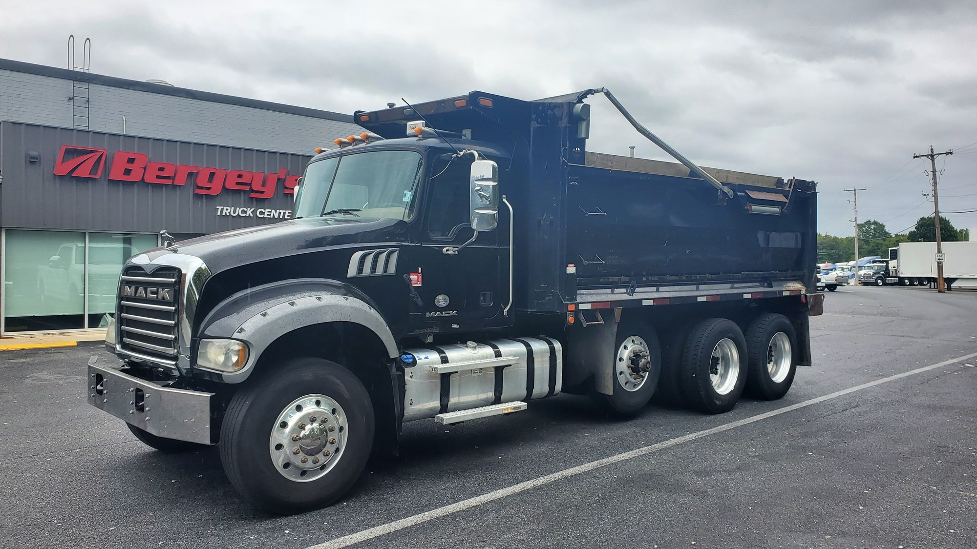 2017 MACK 700 2017 MACK 700 - image 1 of 6