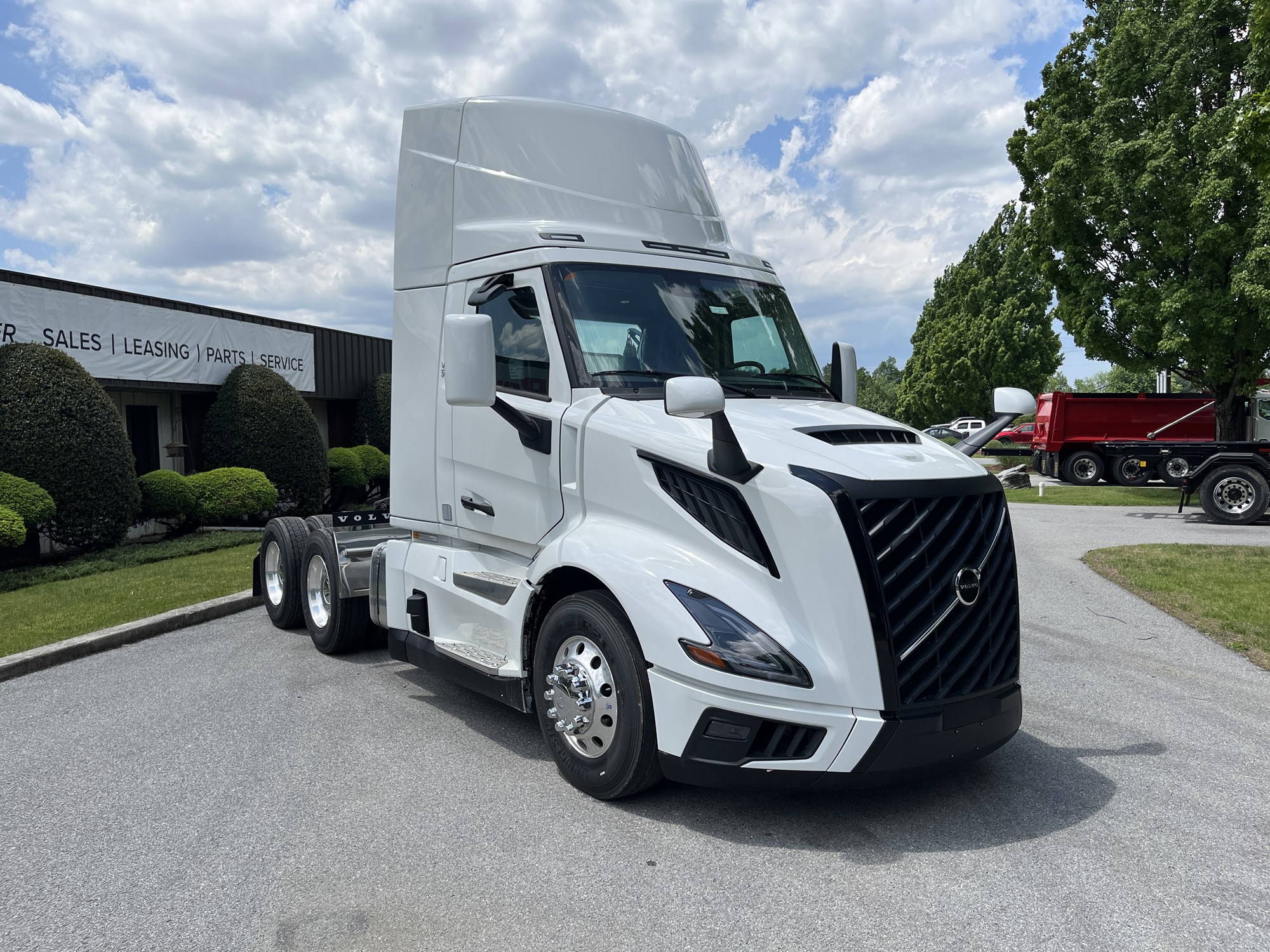 2025 Volvo — photo 3
