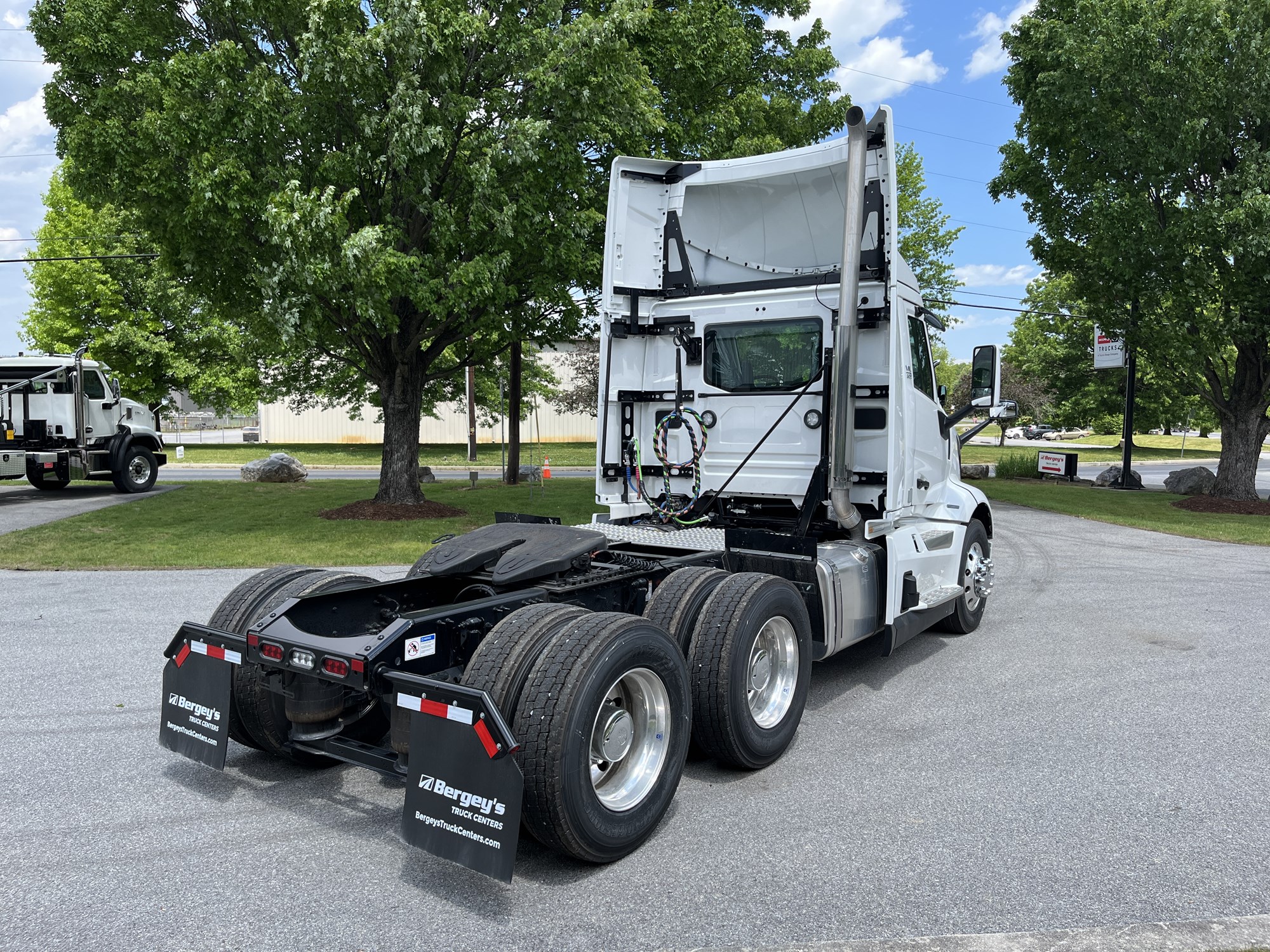 2025 Volvo — photo 5