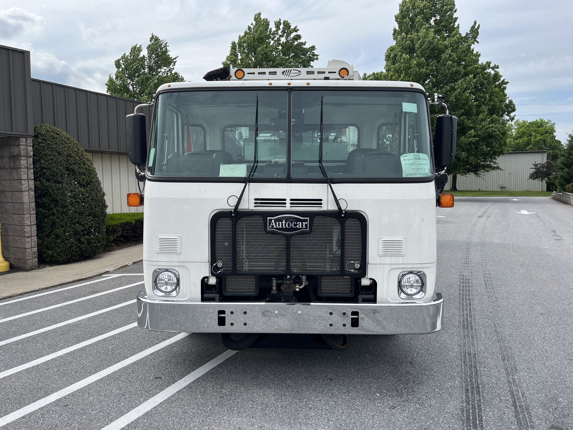 2024 Autocar — photo 2
