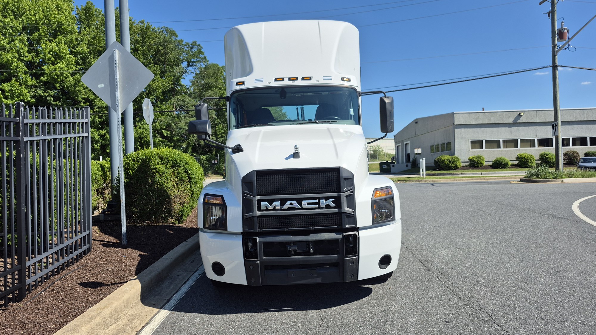 2023 MACK ANTHEM - image 3 of 6