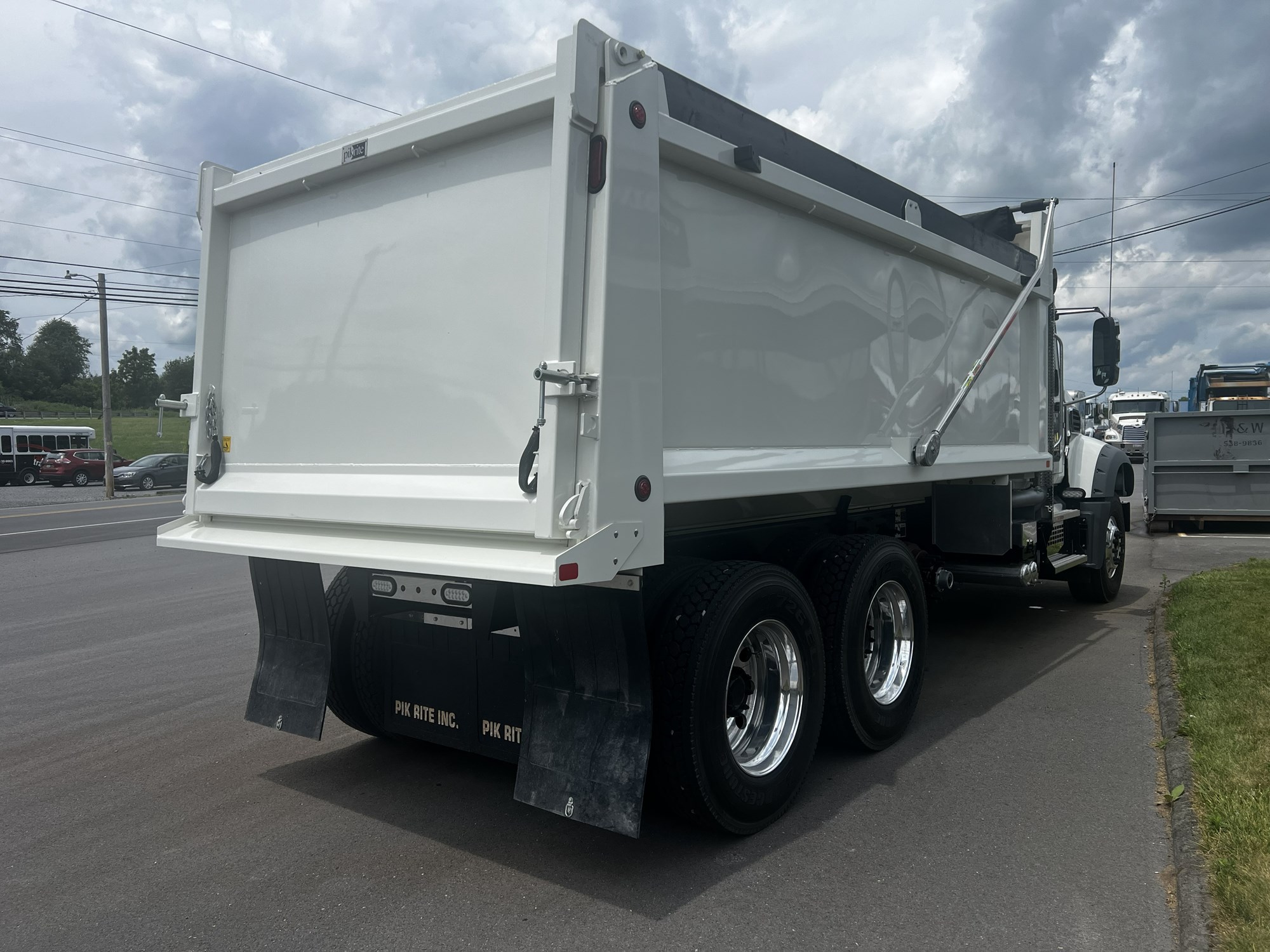 2026 MACK GR64F - image 4 of 5