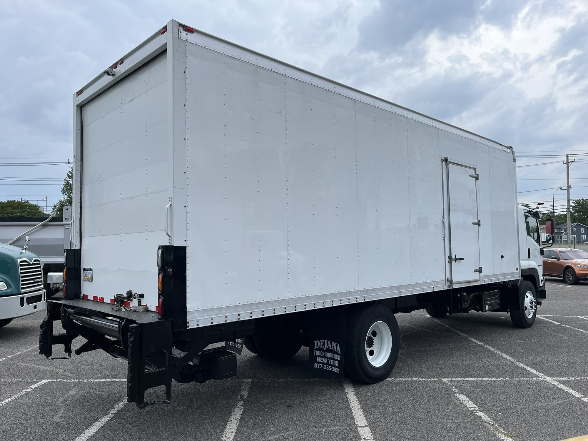 2019 Isuzu FTR 2019 Isuzu FTR - image 4 of 6