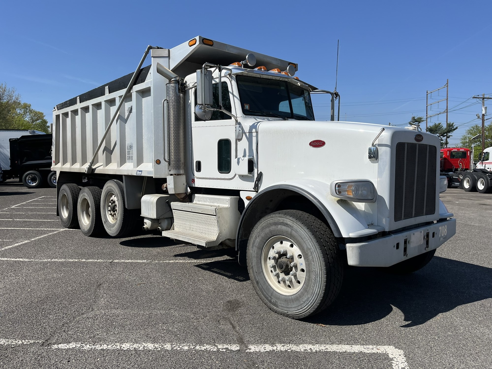 2020 Peterbilt 367 2020 Peterbilt 367 - image 2 of 6