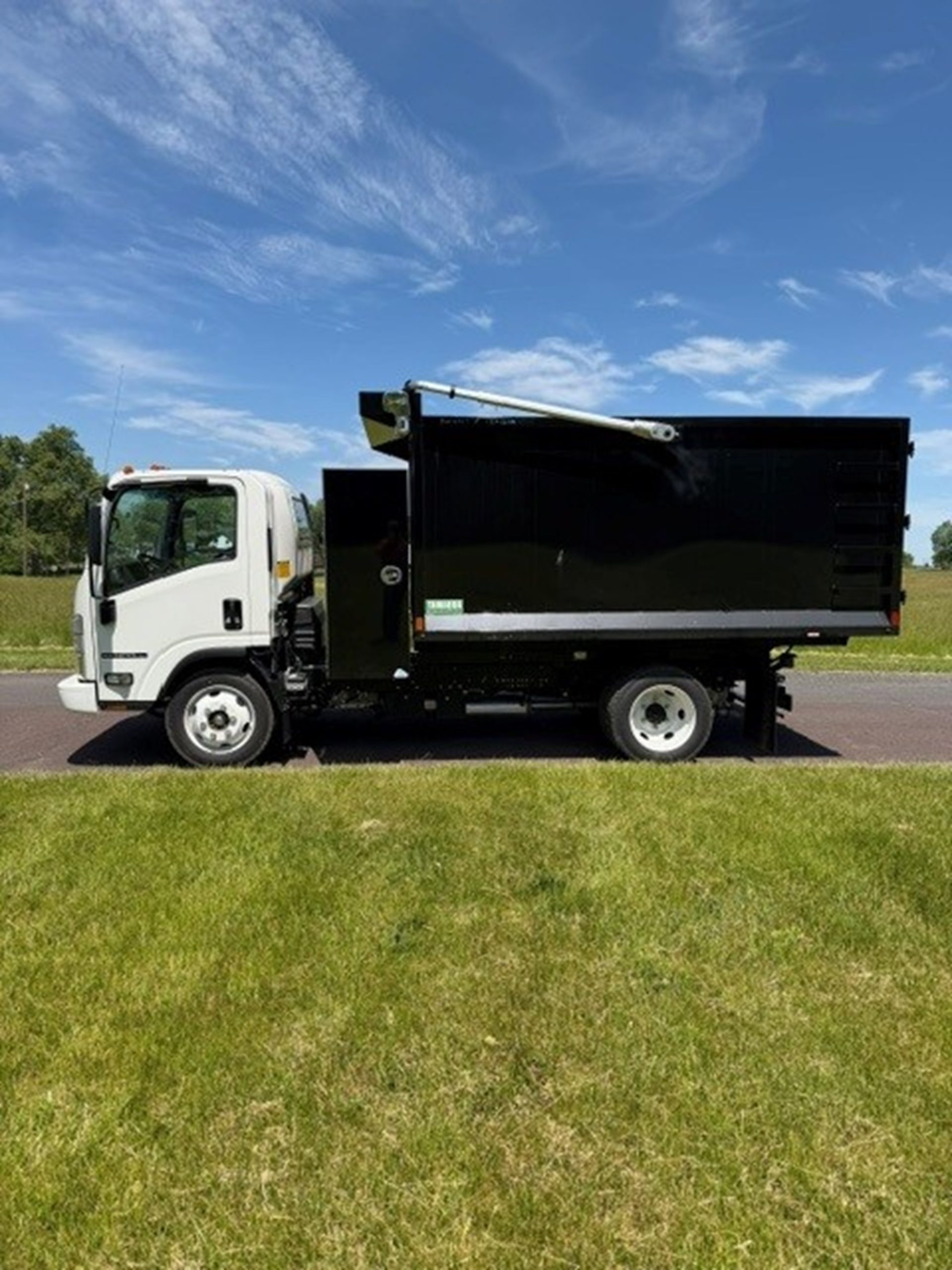 2026 Isuzu NPR/NPR-HD 2026 Isuzu NPR/NPR-HD - image 1 of 6