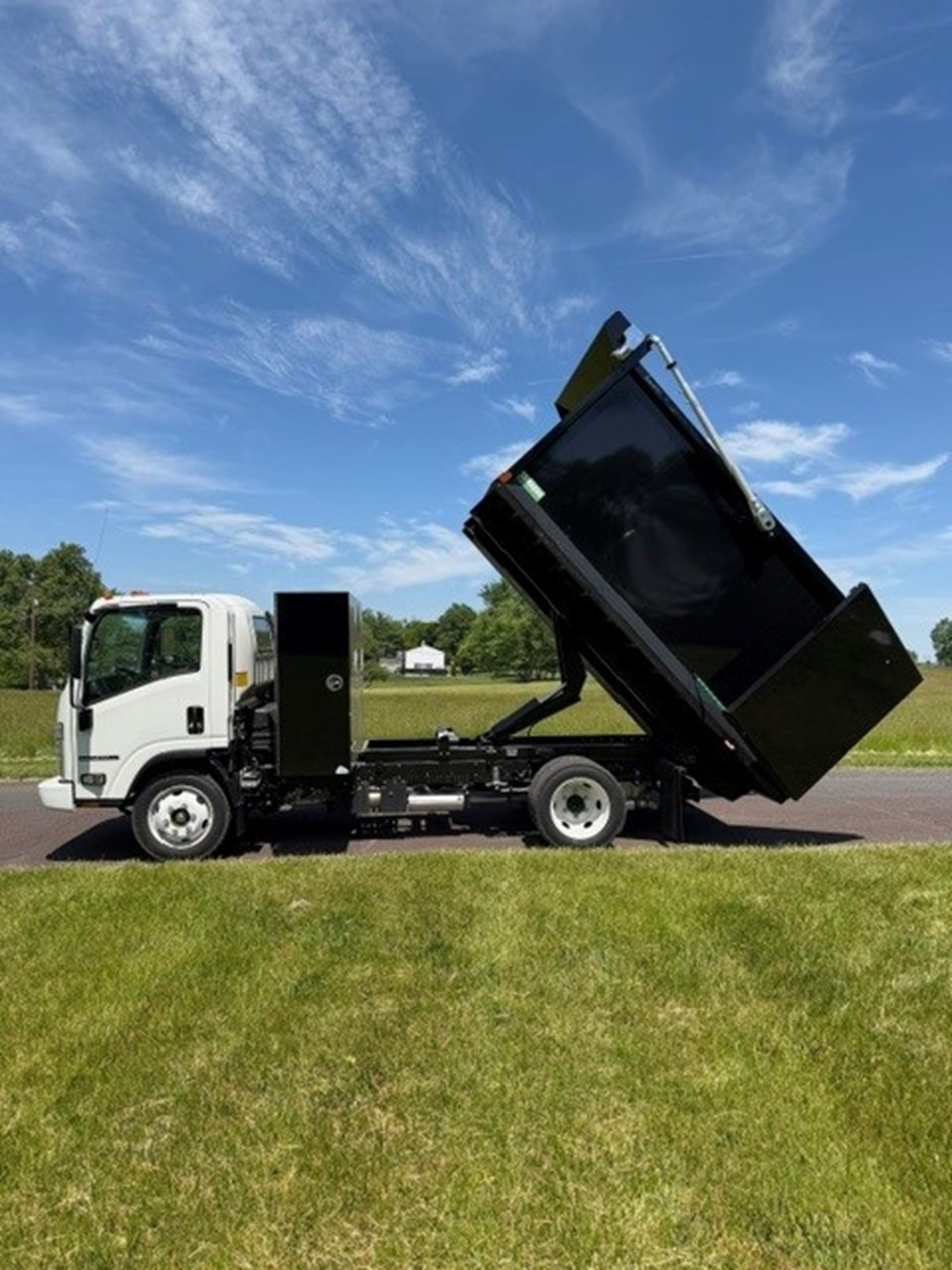 2026 Isuzu NPR/NPR-HD 2026 Isuzu NPR/NPR-HD - image 4 of 6