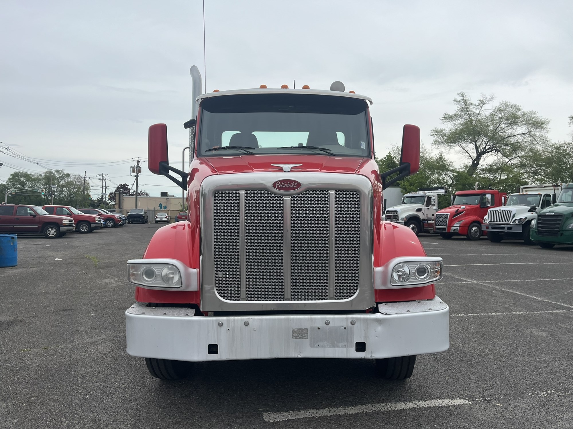 2019 PETERBILT 567 2019 PETERBILT 567 - image 2 of 6