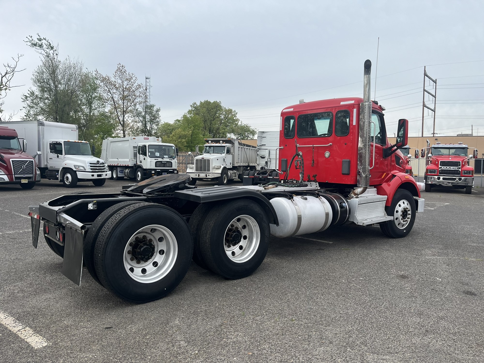 2019 PETERBILT 567 2019 PETERBILT 567 - image 4 of 6