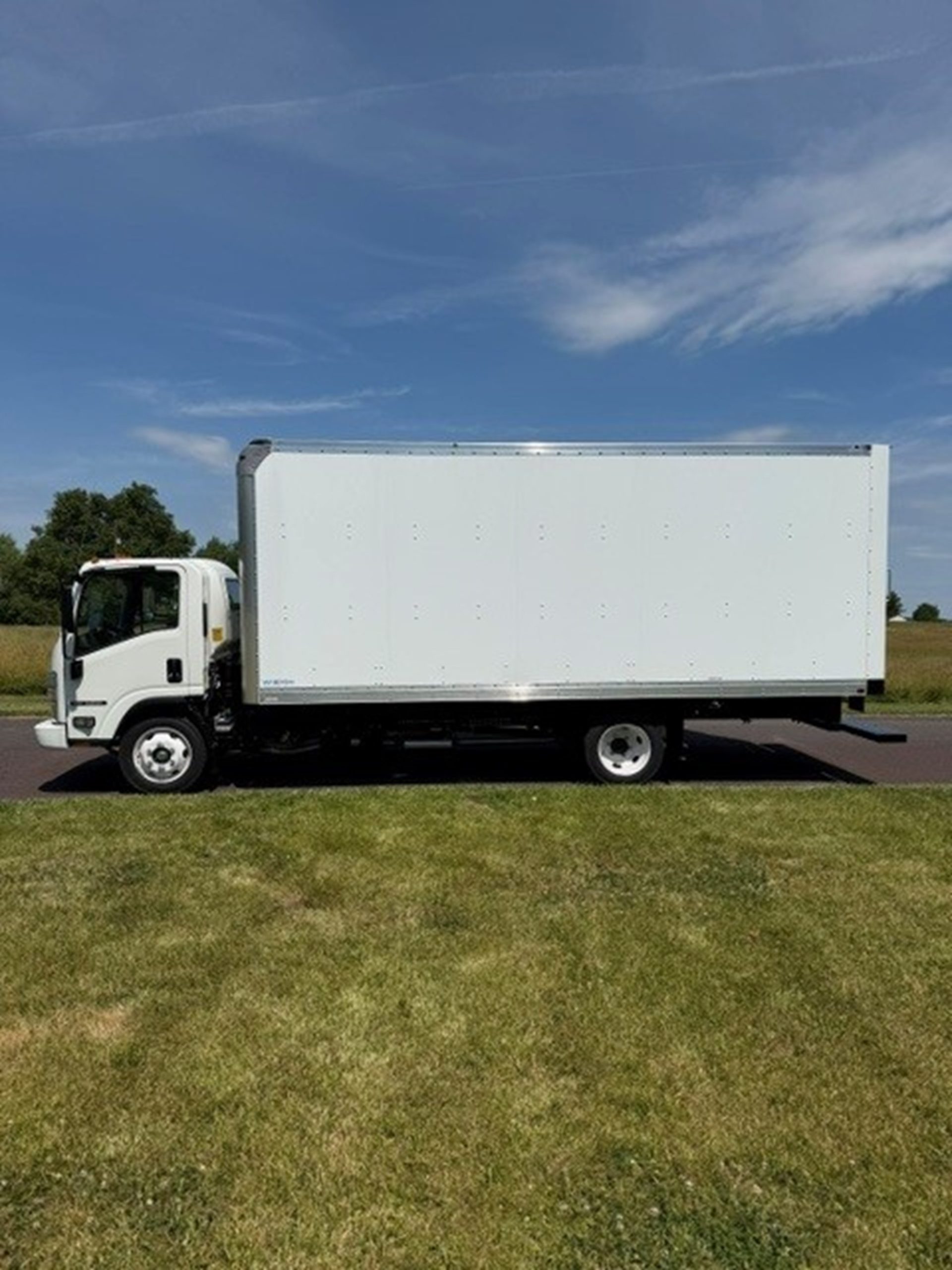 2025 ISUZU NRR GAS - image 1 of 5
