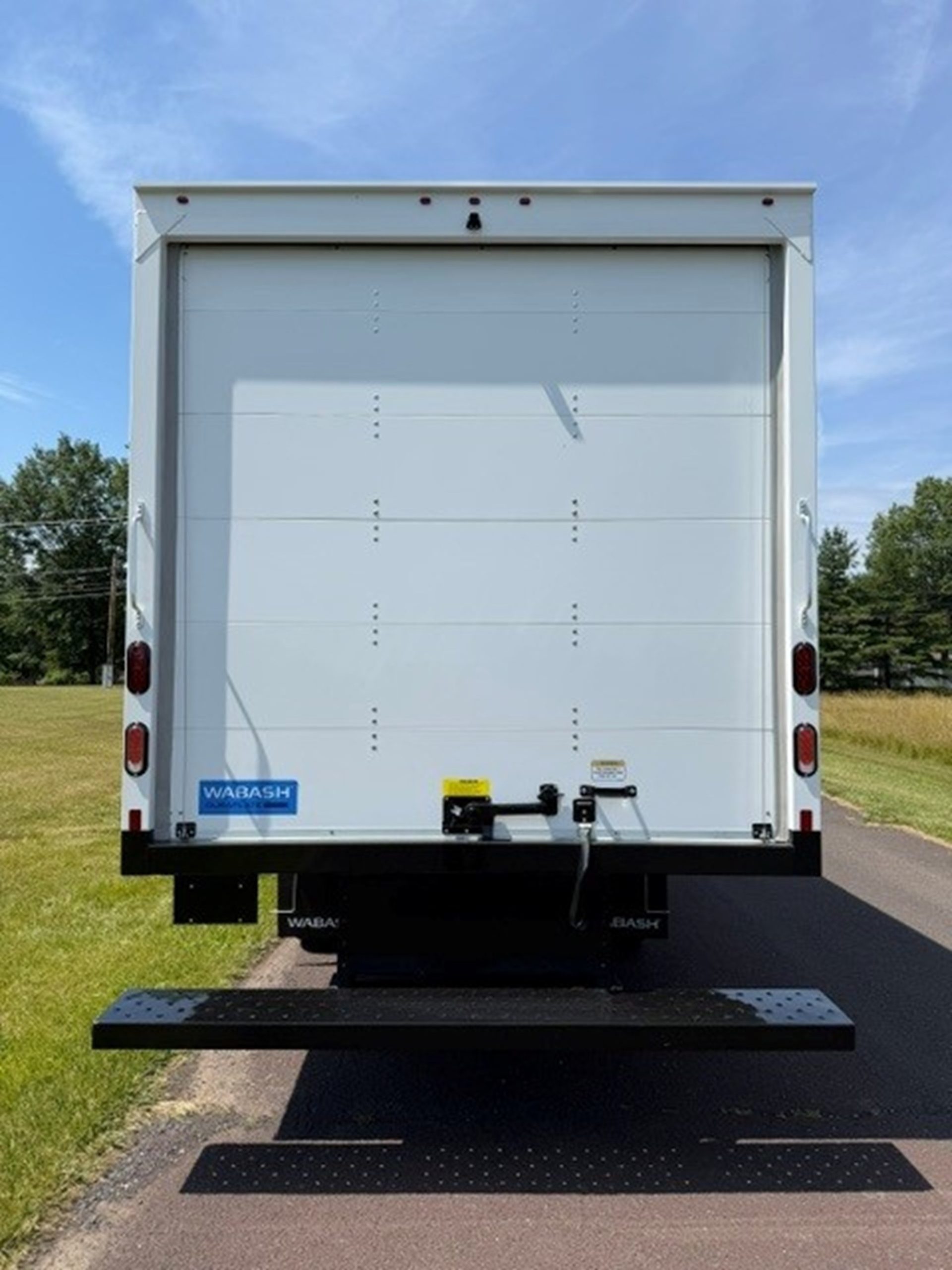 2025 ISUZU NRR GAS - image 2 of 5