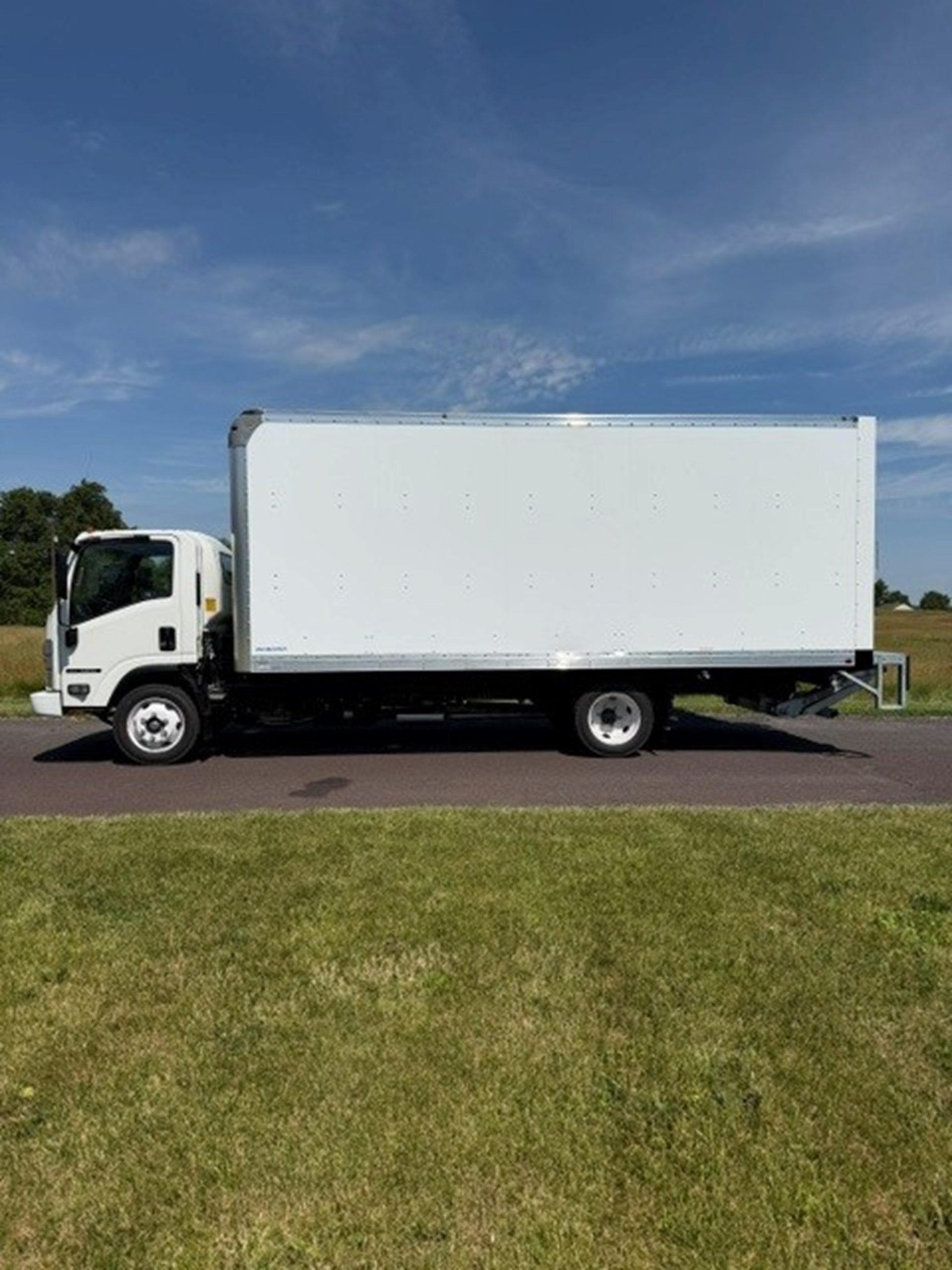 2025 ISUZU NRR GAS - image 1 of 6