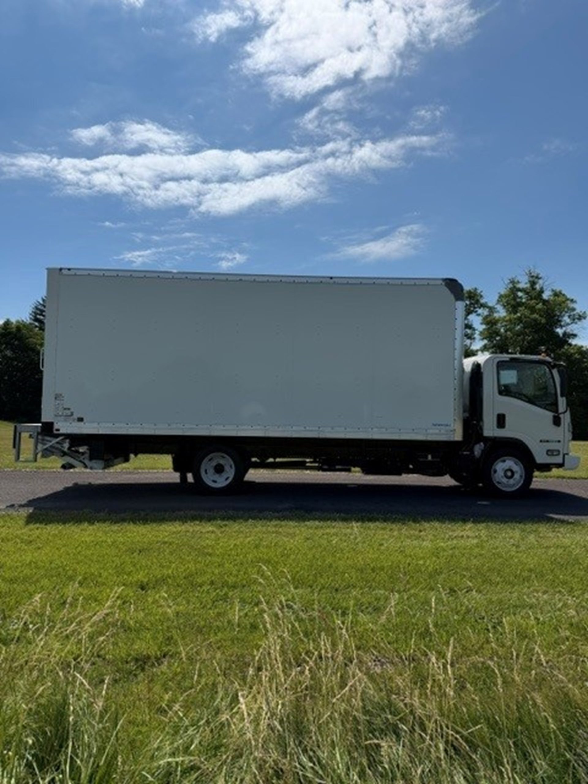 2025 ISUZU NRR GAS - image 2 of 6