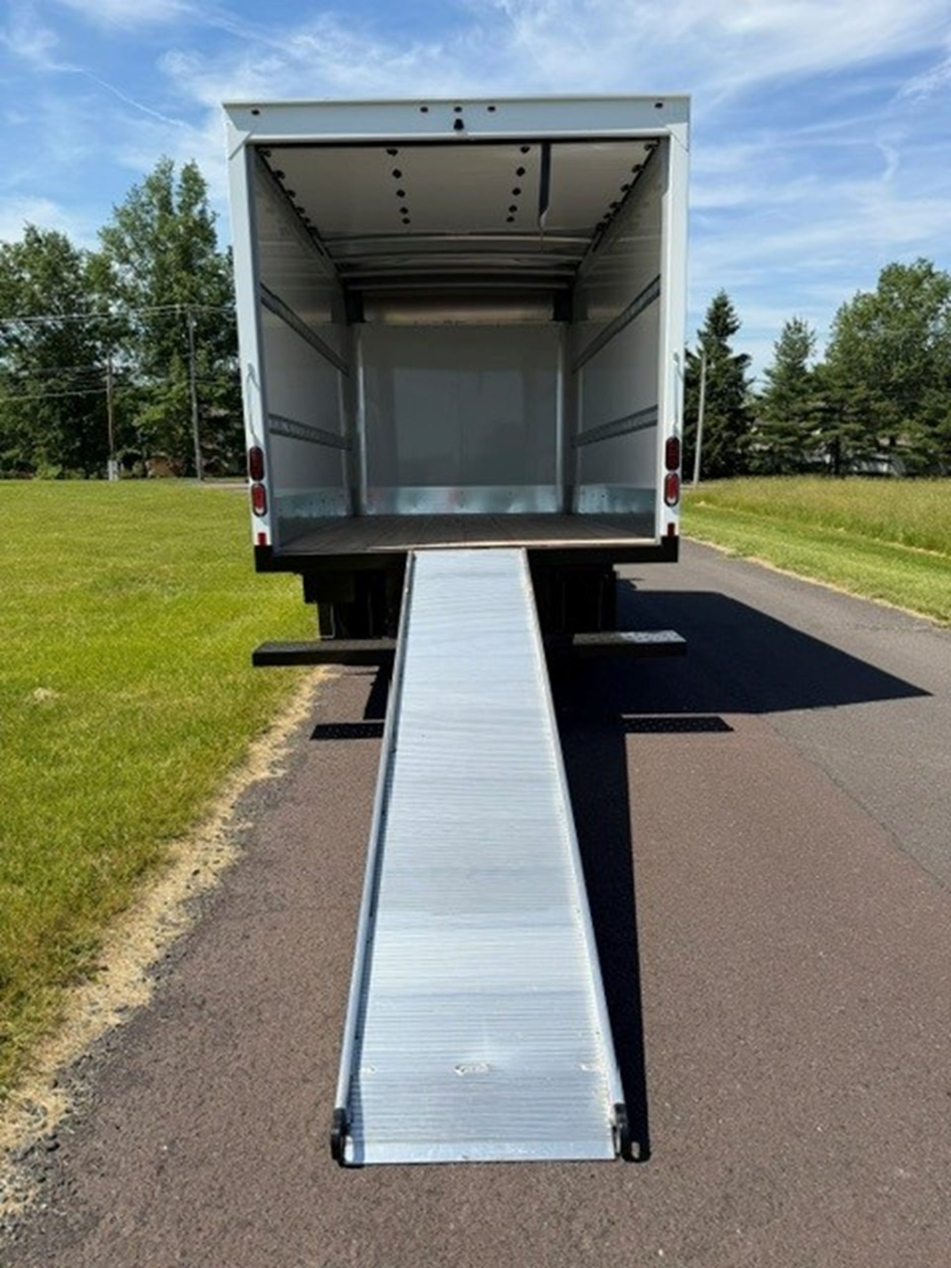 2026 Isuzu NPR/NPR-HD 2026 Isuzu NPR/NPR-HD - image 6 of 6