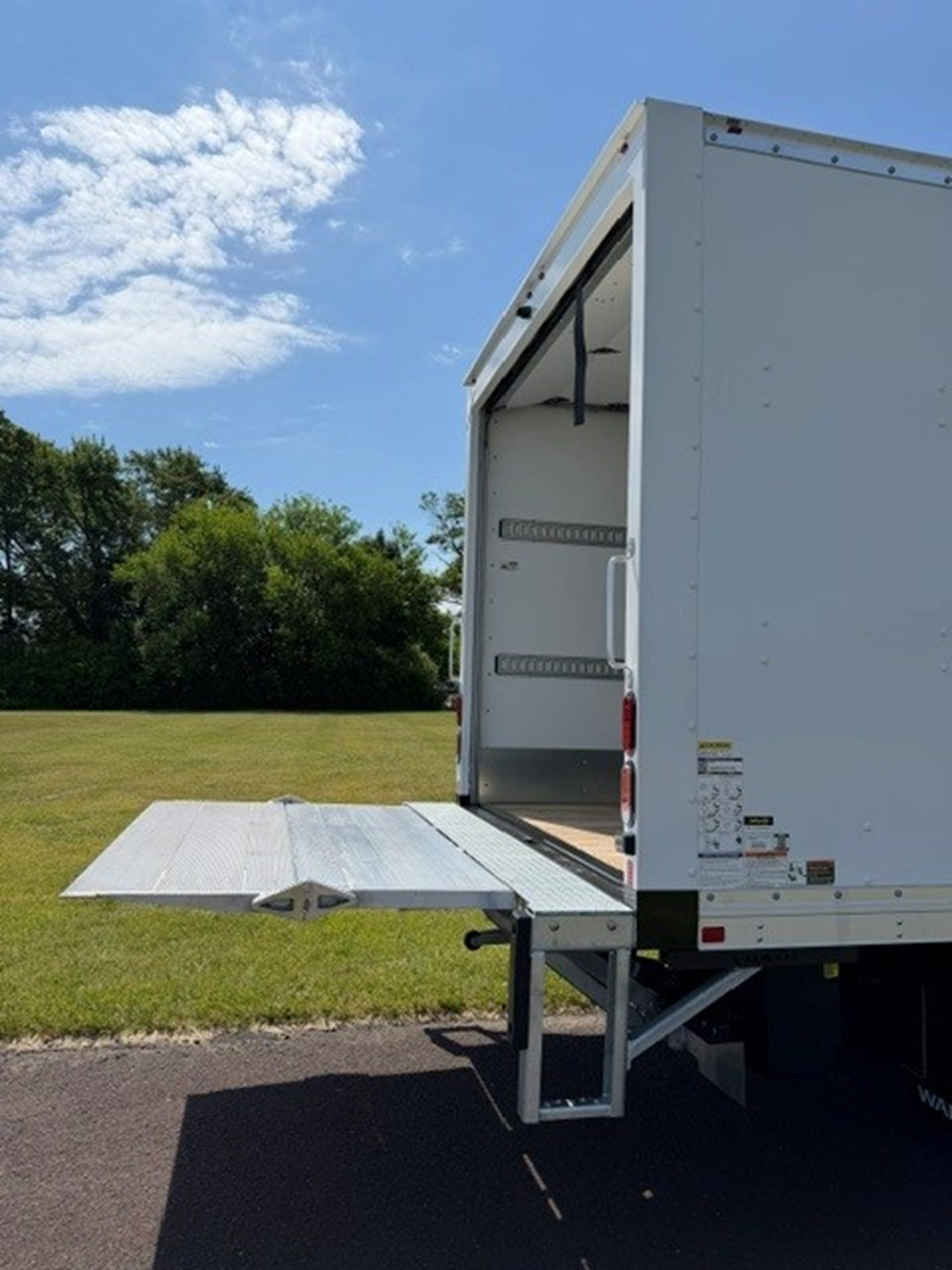 2026 Isuzu NPR GAS HD - image 5 of 6