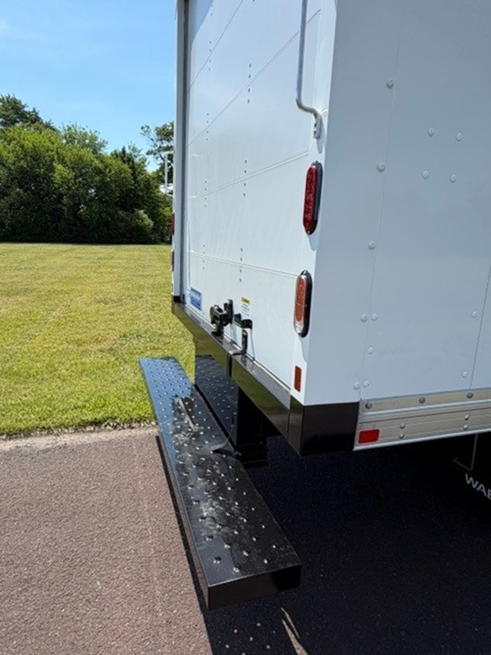 2026 Isuzu NPR GAS HD - image 3 of 5