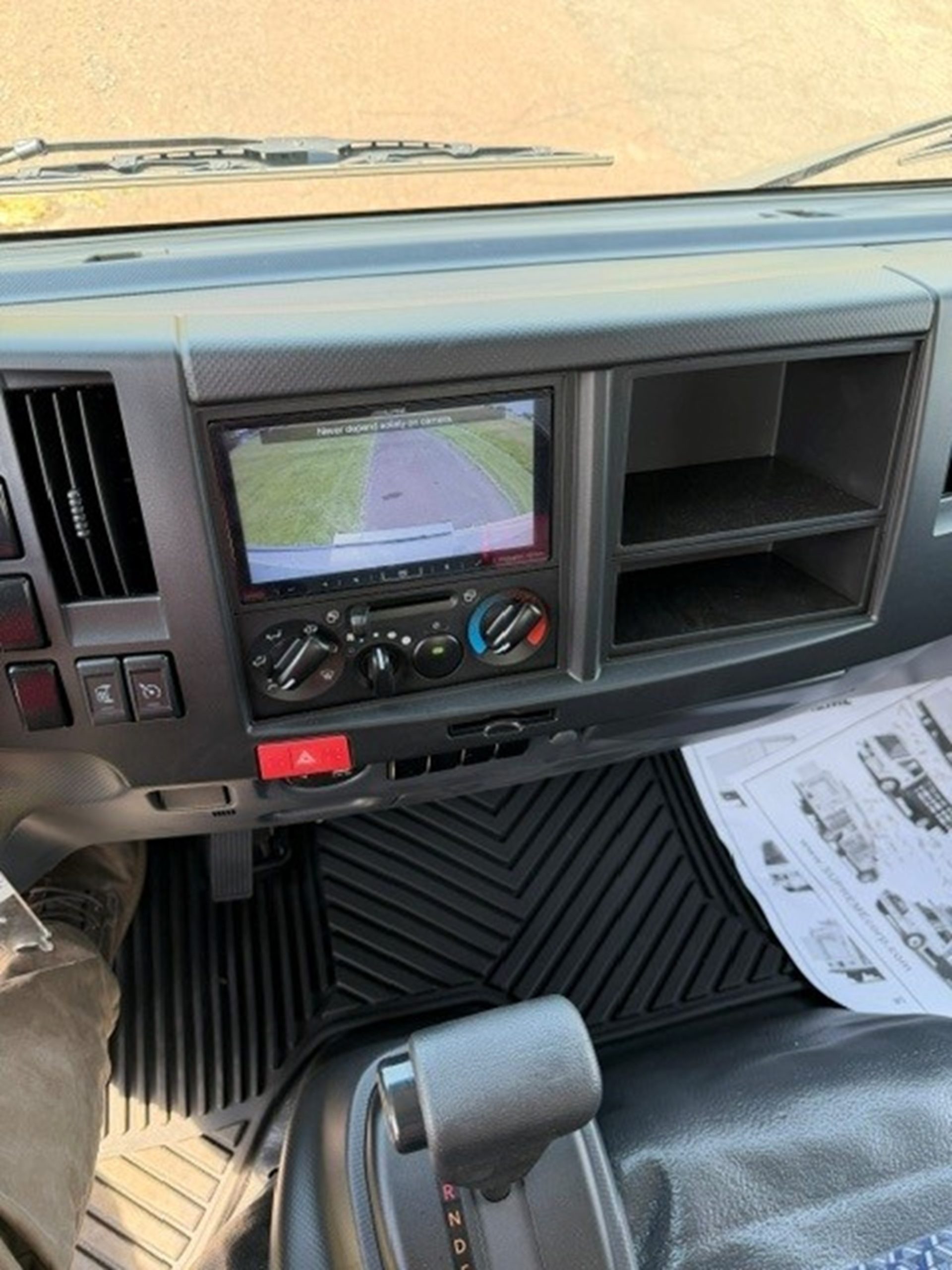 2026 Isuzu NPR GAS HD - image 4 of 5