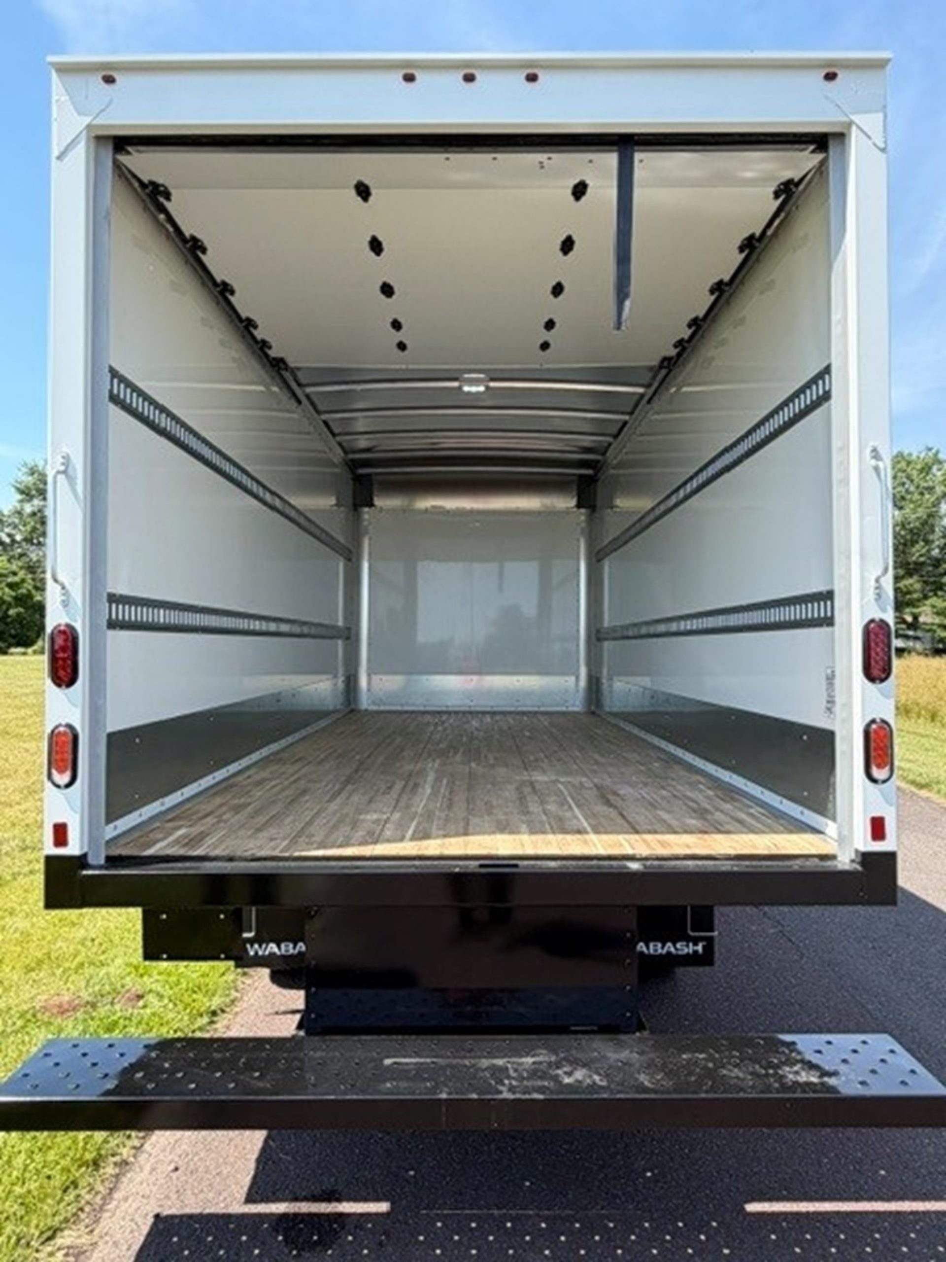 2026 Isuzu NPR GAS HD - image 5 of 5