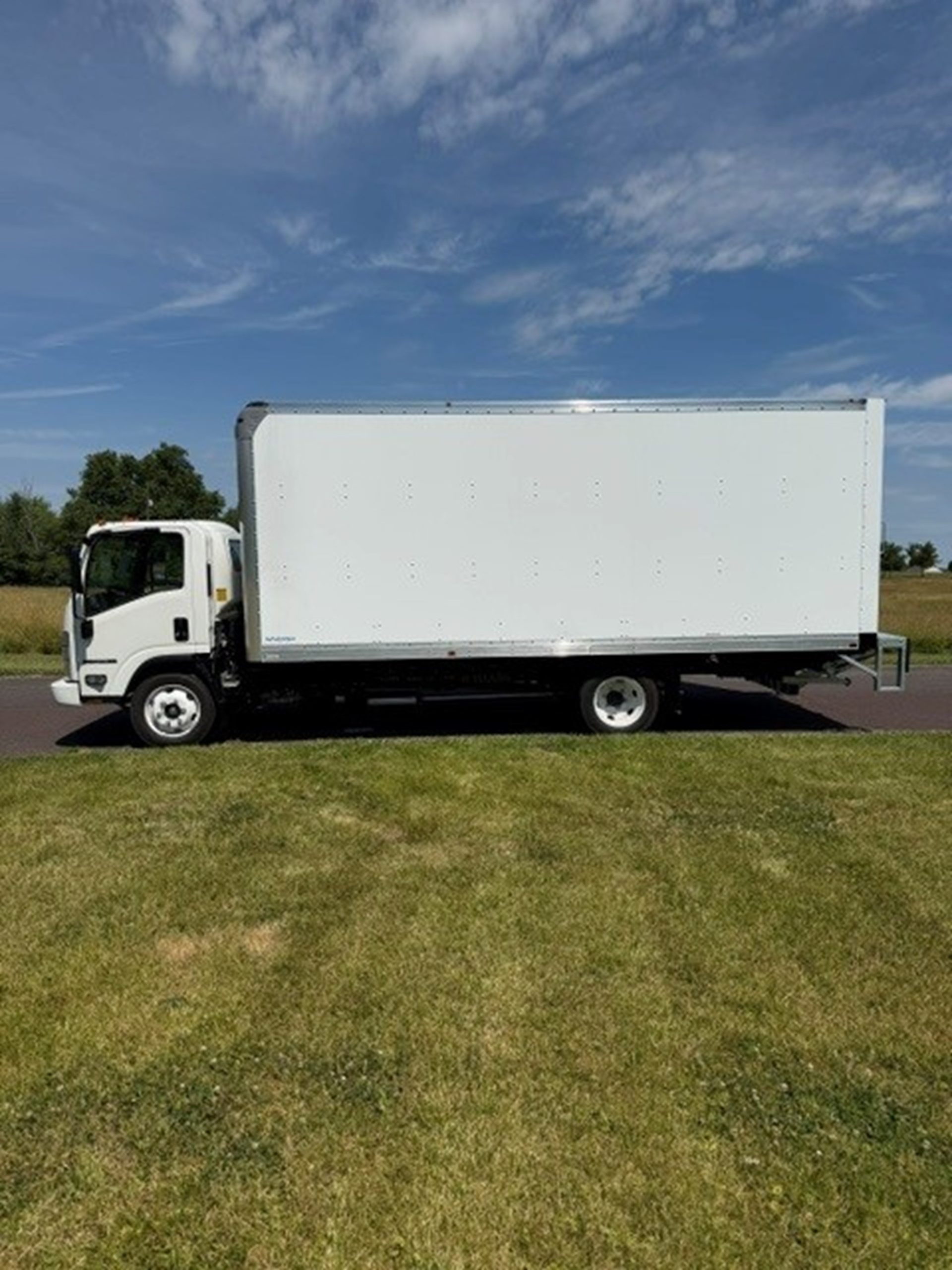 2026 Isuzu NPR GAS HD - image 2 of 6